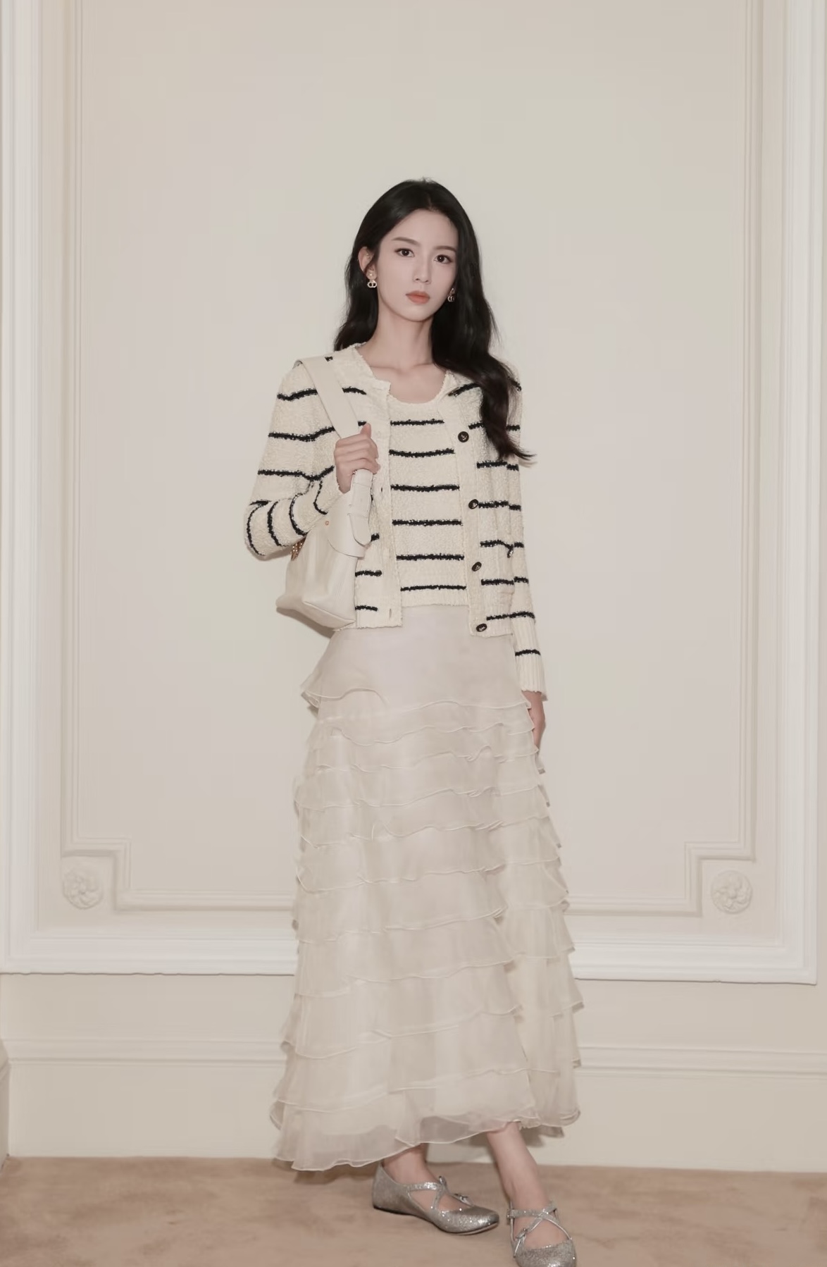 NO:693572,Style number G26010189 Dio* new model will be released in spring and summer of 2026!  D’s custom-made thin and elegant see-through gauze layered cake-style ruffles are combined with a fashionable and versatile long skirt!  Black, white, ~ (M/38 size waist 62, skirt length 99/too small recommended to choose one size larger) hair, dior, dior, skirts,19860909款号G26010189 Dio*新款2026年春夏上新！D家定制轻薄飘逸透视纱层层蛋糕式荷叶边拼接时尚气质百搭长款半身裙！黑色、白色、～（M/38码腰围62,裙长99/偏小推荐选大一码）发,,dior,dior,skirts,,Women's clothing