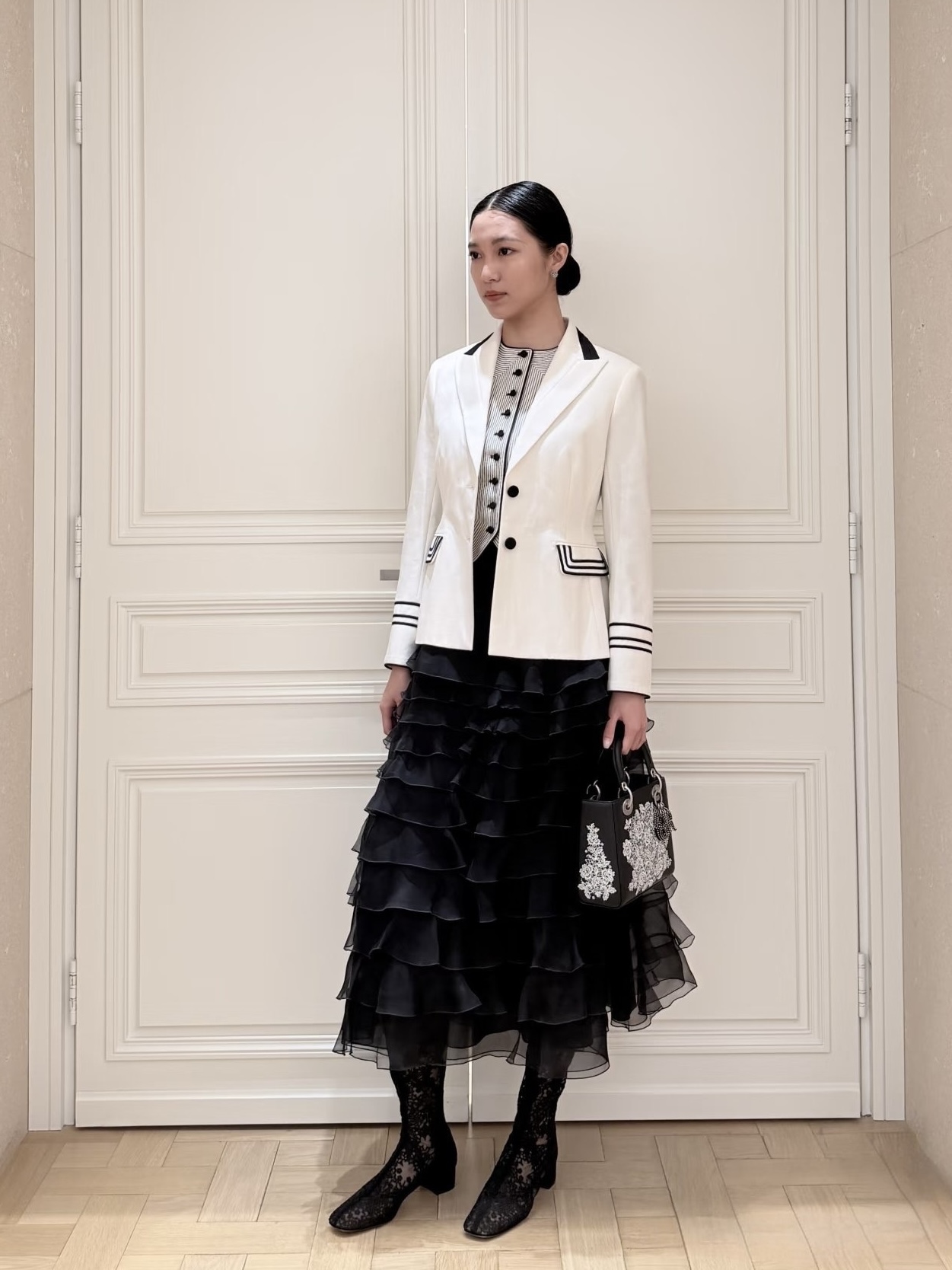 NO:689081,Style number G26010189 Dio* new model will be released in spring and summer of 2026!  D’s custom-made thin and elegant see-through gauze layered cake-style ruffles are combined with a fashionable and versatile long skirt!  Black, white, ~ (M/38 size waist 62, skirt length 99/too small recommended to choose one size up), Dior-clothing, dior, dior, dior, skirts,19860909款号G26010189 Dio*新款2026年春夏上新！D家定制轻薄飘逸透视纱层层蛋糕式荷叶边拼接时尚气质百搭长款半身裙！黑色、白色、～（M/38码腰围62,裙长99/偏小推荐选大一码）,迪奥-服装,dior,dior,dior,skirts,,Women's clothing