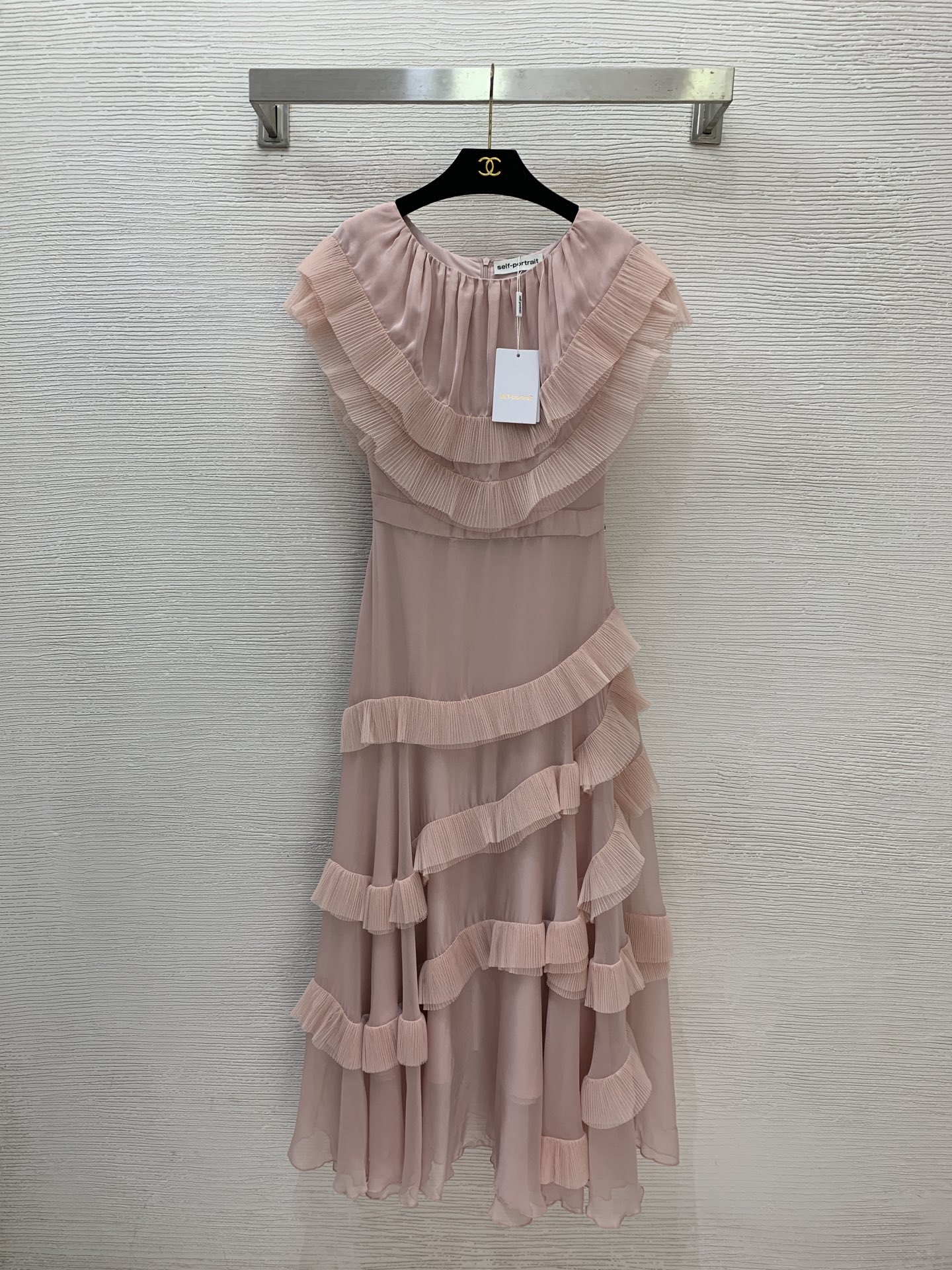 NO:697006,Style No. G26010627 Self-Portrai* 2026 new SP home high-end customized temperament ladylike heavy-duty fine pleated ruffle slimming slim large skirt long banquet dress!  Pink, black, (S size shoulder width 38, bust 82~86, waist 66, skirt length 131) hair, skirts,19860909款号G26010627 Self-Portrai*2026年新款SP家高端定制 气质淑女重工细褶荷叶边修身显瘦大裙摆长款宴会礼服连衣裙！粉色、黑色、 （S码肩宽38,胸围82～86,腰围66,裙长131）发,,skirts,,Women's clothing