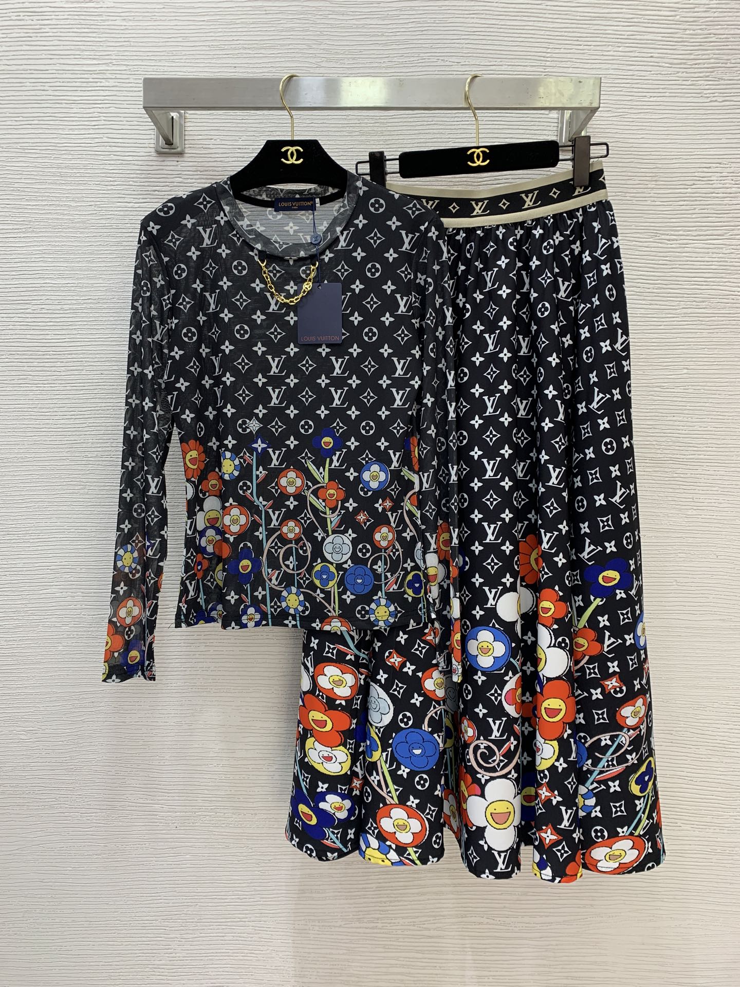 NO:696116,Style No. D26010526 LOUIS*LV’s new classic presbyopic letter logo printed fashionable two-piece suit!  Slim-fitting round neck long-sleeved mesh top with webbing at the waist and large hem long high-waisted skirt!  (L size shoulder width 38, bust 82, sleeve length 59, dress length 58; waist 64 stretchable, skirt length 88) hair,,louis vuitton,louis vuitton,louis vuitton,louis vuitton,skirts,19860909款号D26010526 LOUIS*驴家LV新款 经典老花字母logo印花时尚两件套装！修身显瘦圆领长袖网纱上衣腰头织带拼接大裙摆长款高腰半身裙！ （L码肩宽38,胸围82,袖长59,衣长58；腰围64可弹力,裙长88）发,,louis vuitton,louis vuitton,louis vuitton,louis vuitton,skirts,,Women's clothing