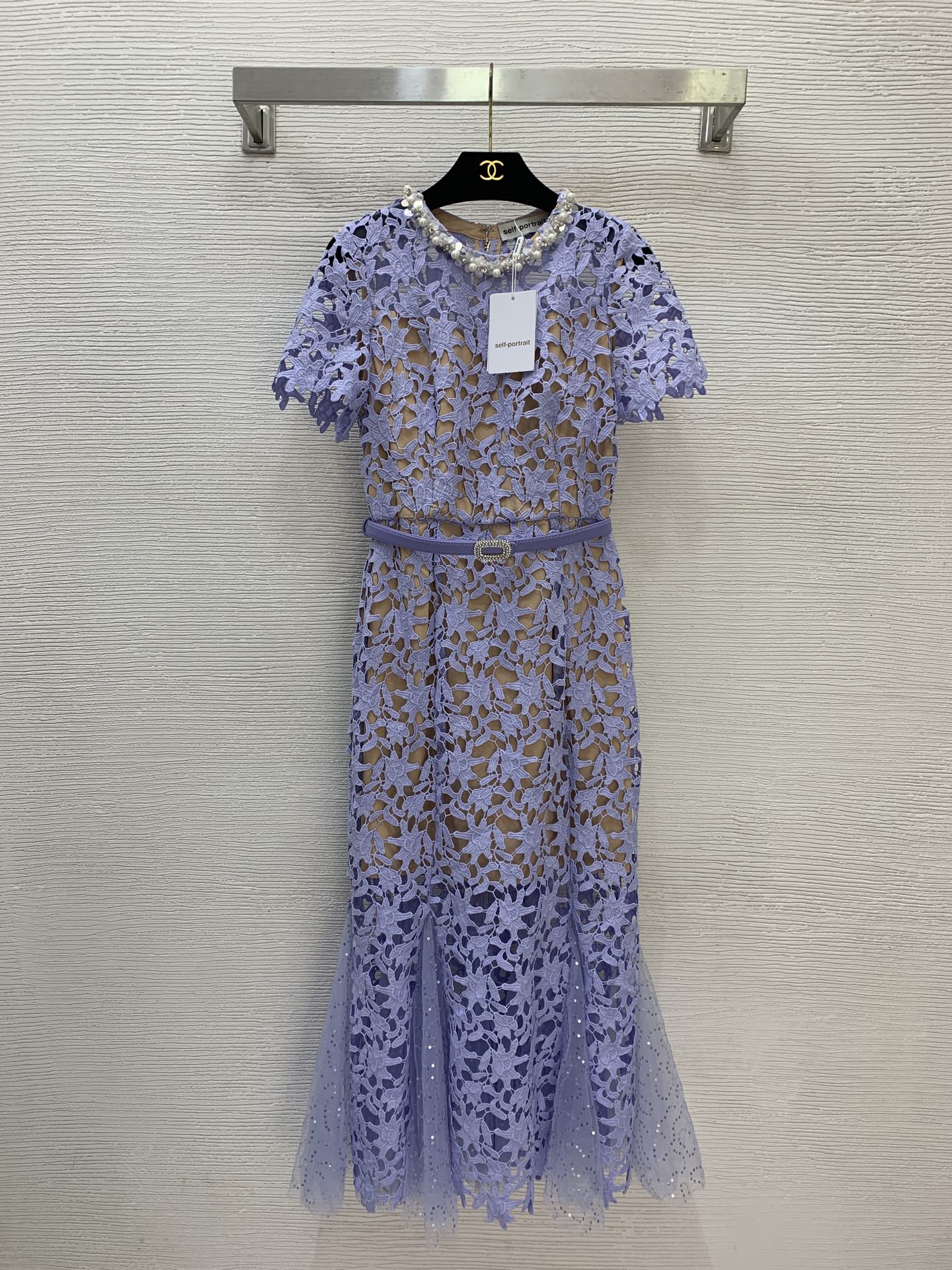 NO:696147,Style No. G26010562 Self-Portrai* 2026 new SP home high-end customized lace water-soluble flower hollow hook pattern heavy industry sequin collar decoration slim fit hip-hugging fishtail skirt short-sleeved dress with belt!  Black, light purple, (M size shoulder width 37, bust 88, waist 72, sleeve length 21, skirt length 122) hair, skirts, T-shirt,19860909款号G26010562 Self-Portrai*2026年新款SP家高端定制蕾丝水溶花镂空勾花重工珠片领边装饰修身显瘦包臀鱼尾裙短袖连衣裙配腰带！黑色、浅紫、 （M码肩宽37,胸围88,腰围72,袖长21,裙长122）发,,skirts,T-shirt,,Women's clothing