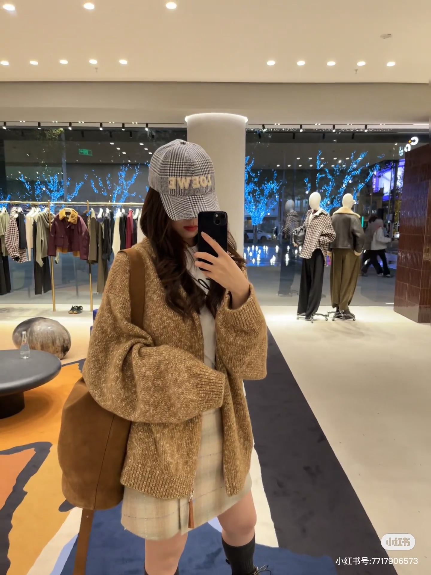 NO:689447,Model No. G26010576 LOEW* new model, high-end customized wool blended yarn fabric, leather logo zipper puller, oversized logo on the back, stylish and stylish loose stand-up collar knitted cardigan jacket!  (M size shoulder width 48, chest 108, sleeve length 51, clothing length 58), Loewe-clothing, loewe, loewe, jackets & coats,19860909款号G26010576 LOEW*新款 高端定制羊毛混纺纱线面料、皮革logo拉链头后背超大标志个性时髦宽松立领针织开衫外套！（M码肩宽48,胸围108,袖长51,衣长58）,罗意威-服装,loewe,loewe,jackets & coats,,Women's clothing