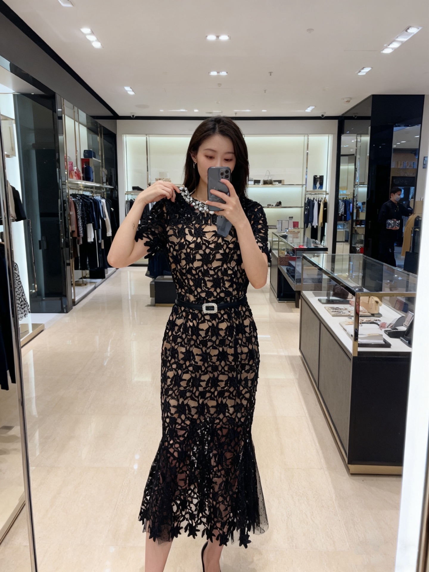 NO:700853,Style No. G26010562 Self-Portrai* 2026 new SP home high-end customized lace water-soluble flower hollow hook pattern heavy industry sequin collar decoration slim fit hip-hugging fishtail skirt short-sleeved dress with belt!  Black, light purple, (M size shoulder width 37, bust 88, waist 72, sleeve length 21, skirt length 122), women's clothing, skirts, T-shirt,19860909款号G26010562 Self-Portrai*2026年新款SP家高端定制蕾丝水溶花镂空勾花重工珠片领边装饰修身显瘦包臀鱼尾裙短袖连衣裙配腰带！黑色、浅紫、 （M码肩宽37,胸围88,腰围72,袖长21,裙长122）,女装,skirts,T-shirt,,Women's clothing