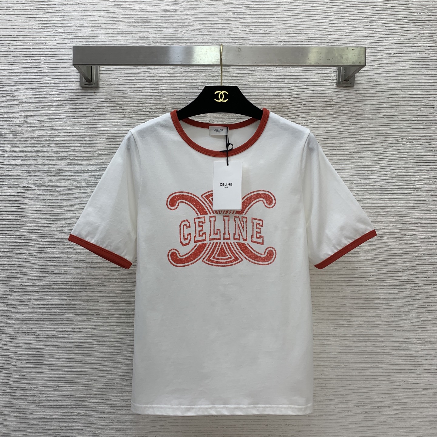 NO:707850,Model No. G26010857 CELIN* Celin's new high version with large logo on the chest, classic Arc de Triomphe letter pattern print, contrasting edges, fashionable and versatile round neck short-sleeved T-shirt top!  Red, white, (M size shoulder width 37, chest 92, sleeve length 24, dress length 61),,celine,T-shirt,tees,t-shirt,19860909款号G26010857 CELIN*思琳新款 高版本胸前大logo徽标经典凯旋门字母图案印花撞色包边时尚百搭圆领短袖t恤上衣！红色、白色、（M码肩宽37,胸围92,袖长24,衣长61）,,celine,T-shirt,tees，t-shirt,,Women's clothing