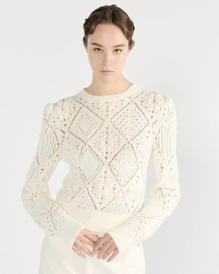 NO:700844,Model No. G26010740 Dio* new high-end customized wool yarn fabric, hollow see-through grainy hook pattern classic CD little bee embroidery logo round neck pullover long-sleeved sweater top!  Off-white, 36-38-40 (bust 96 for size 38, sleeve length 63, dress length 53), Dior-clothing, dior, dior,19860909款号G26010740 Dio*新款 高端定制羊毛纱线面料、镂空透视颗粒感勾花经典CD小蜜蜂刺绣徽标圆领套头长袖针织衫上衣！米白色,36-38-40（38码胸围96,袖长63,衣长53）,迪奥-服装,dior,dior,,Women's clothing