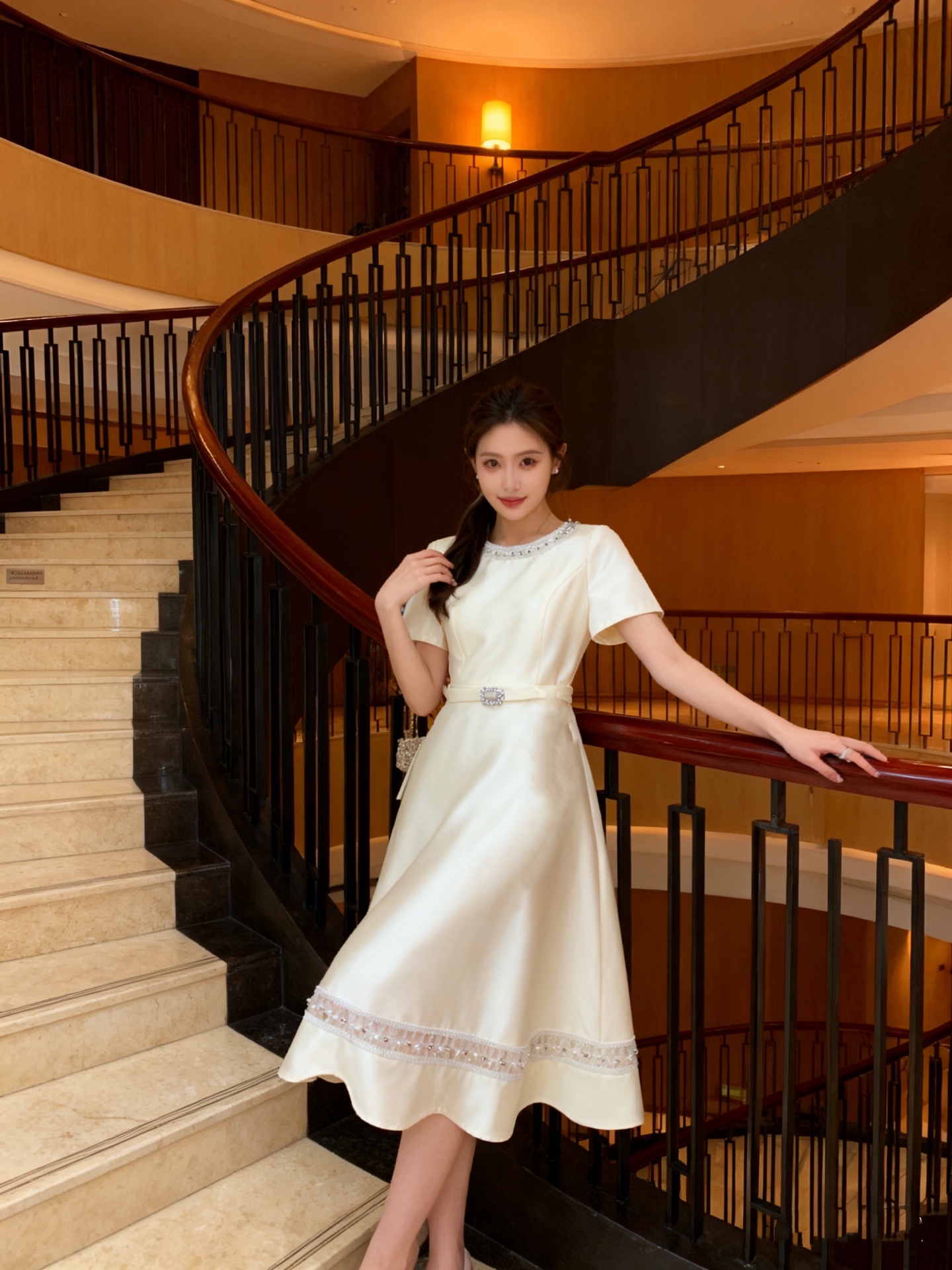 NO:701031,Model No. G26010972 Self-portrai* New model SP Home custom-made high-end high-quality fabrics, heavy beading mesh, lace decoration, waist slimming, large skirt, short-sleeved mid-length dress with belt!  Purple, pink, apricot, ~ (M size bust 88, waist 72, sleeve length 22, skirt length 113), women's clothing, skirts, T-shirt,19860909款号G26010972 Self-portrai*新款 SP家定制高端优质面料、重工钉珠网纱打揽花边装饰收腰显瘦大裙摆短袖中长款连衣裙配腰带！紫色、粉色、杏色、～（M码胸围88,腰围72,袖长22,裙长113）,女装,skirts,T-shirt,,Women's clothing