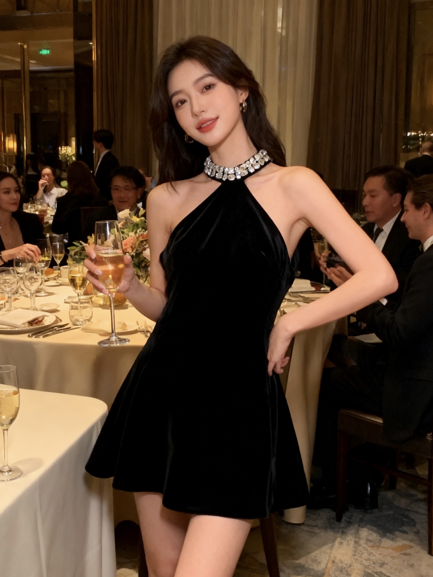 款号D BALMAI*N巴曼家新款 奢华重工宝石镶钻装饰气质名媛性感挂脖丝绒礼服连衣裙！黑色，𝑺 𝑴 𝑳