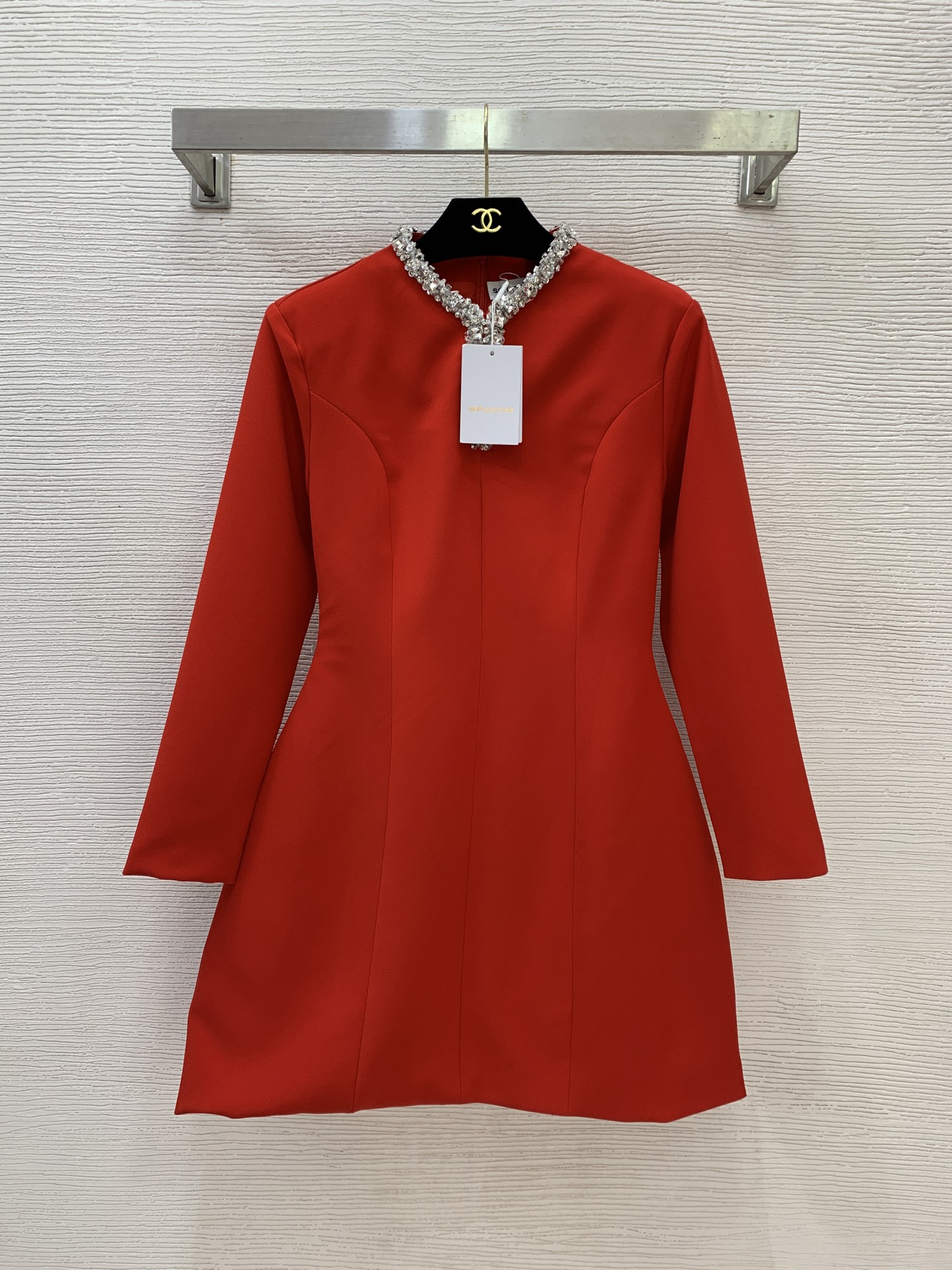NO:710030,Model No. G26011434 Self-portrai* new SP home new heavy-duty custom-made diamond-encrusted bead-embellished slim-fitting mid-length long-sleeved dress!  Black, red, (M size shoulder width 40 with shoulder pads, bust 88, waist 74, sleeve length 56, dress length 86) hair, skirts,19860909款号G26011434 Self-portrai*新款SP家新款 重工定制镶钻珠片装饰修身显瘦中长款长袖连衣裙礼服裙！黑色、红色、 （M码肩宽40有垫肩,胸围88,腰围74,袖长56,衣长86）发,,skirts,,Women's clothing