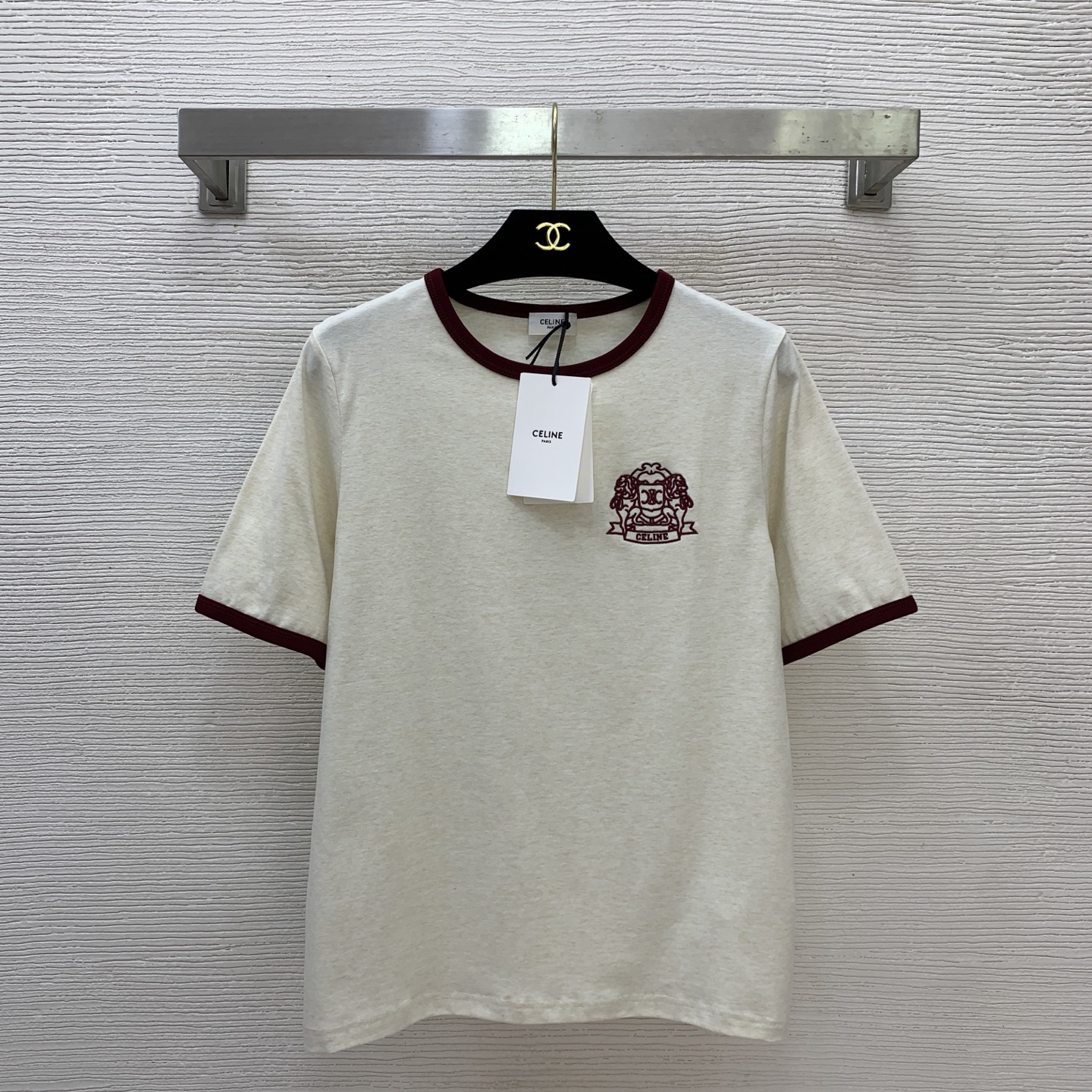 NO:712679,Style number G26011443 CELIN* Celin 2026 spring and summer new high-end customized quality letter logo embroidery logo contrasting edge fashion versatile round neck short-sleeved T-shirt top!  Apricot, gray, (M size shoulder width 38, chest 94, sleeve length 25, dress length 61),,celine,T-shirt,tees,t-shirt,19860909款号G26011443 CELIN*思琳2026年春夏新款高端定制质量字母logo刺绣徽标撞色包边时尚百搭圆领短袖t恤上衣！杏色、灰色、（M码肩宽38,胸围94,袖长25,衣长61）,,celine,T-shirt,tees，t-shirt,,Women's clothing