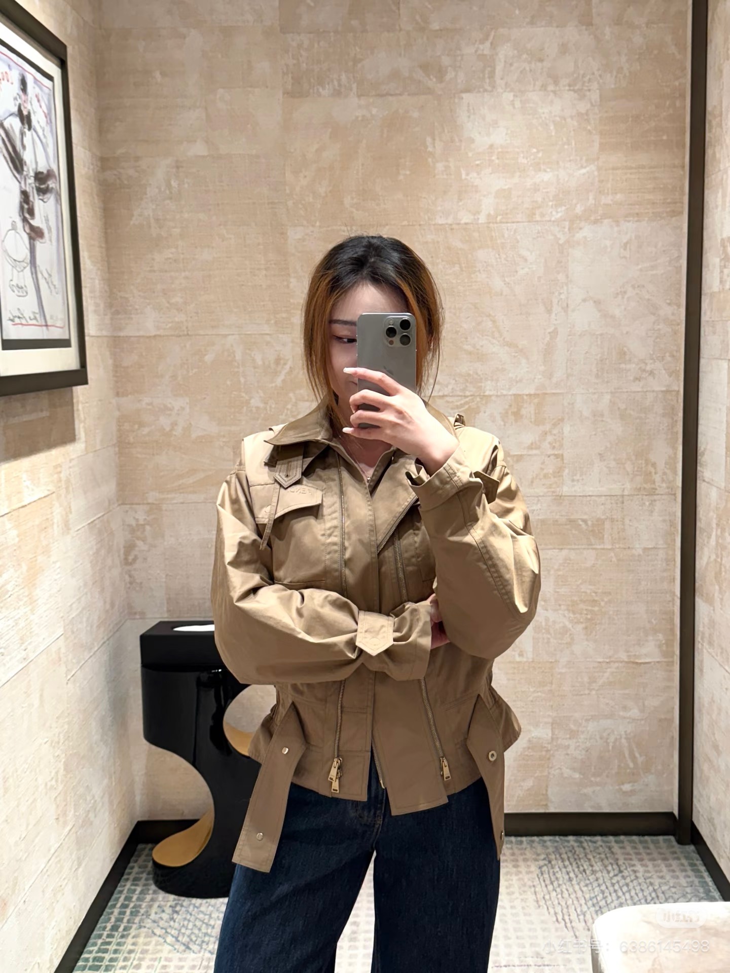 NO:701007,Model No. D26011045 FEND*I's new corduroy contrast stitching, elastic elastic bud design at the hem, cool workwear style, fashionable and personalized short jacket and thick coat!  Khaki, (M size shoulder width 49, bust 110, sleeve length 58, dress length 55), Fendi-clothing, fendi, fendi, jackets & coats, jackets & coats,19860909款号D26011045 FEND*I新款 灯芯绒撞色拼接下摆弹力松紧花苞设计、酷帅工装风时髦个性短款夹克厚外套！卡其色,（M码肩宽49,胸围110,袖长58,衣长55）,芬迪-服装,fendi,fendi,jackets & coats,jackets & coats,,Women's clothing