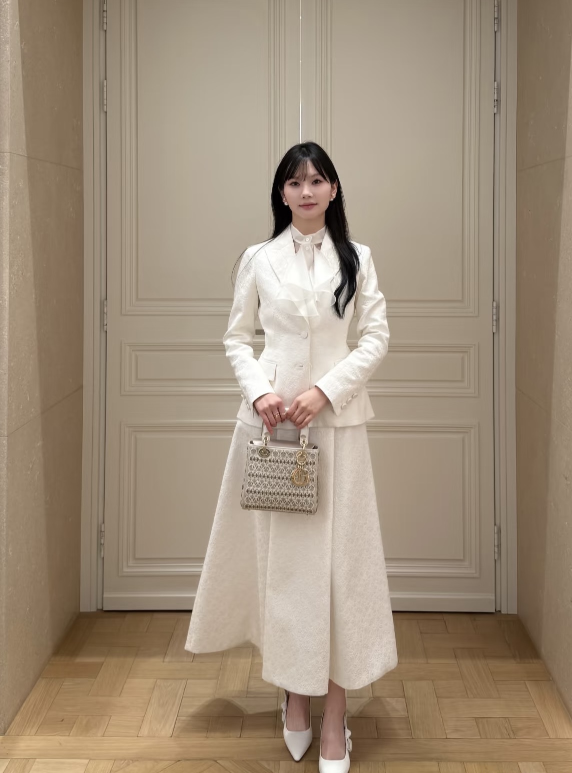 NO:709255,Style No. G26011256 Dio* new model, high-end customized boutique quality, high-grade sense, heavy-duty jacquard fabric, crisp and stylish!  High-waisted pleated long skirt with pockets on both sides and a large hem!  36-38-40-42 (size 38 waist 70, skirt length 85) skirt, dior, skirts,19860909款号G26011256 Dio*新款 高端定制精品质量高级感重工提花面料版型挺括有型！高腰压褶两侧插口袋大裙摆长款半身裙！36-38-40-42（38码腰围70,裙长85）半裙,,dior,skirts,,Women's clothing