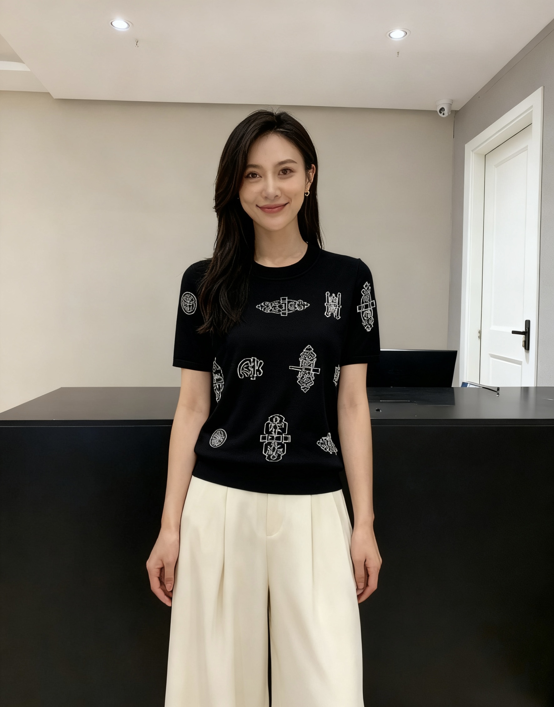 NO:702266,Style number G26011274 Hermè* 2026 spring and summer new style, high-end customized wool blend fabric, geometric pattern jacquard round neck short-sleeved sweater top!  Apricot, black, (S size shoulder width 35, chest 86, sleeve length 20, dress length 54), Hermès-clothing, hermes, hermes, T-shirt,19860909款号G26011274 Hermè*2026年春夏新款 高端定制羊毛混纺面料、几何图案提花圆领短袖针织衫上衣！杏色、黑色、 （S码肩宽35,胸围86,袖长20,衣长54）,爱马仕-服装,hermes,hermes,T-shirt,,Women's clothing