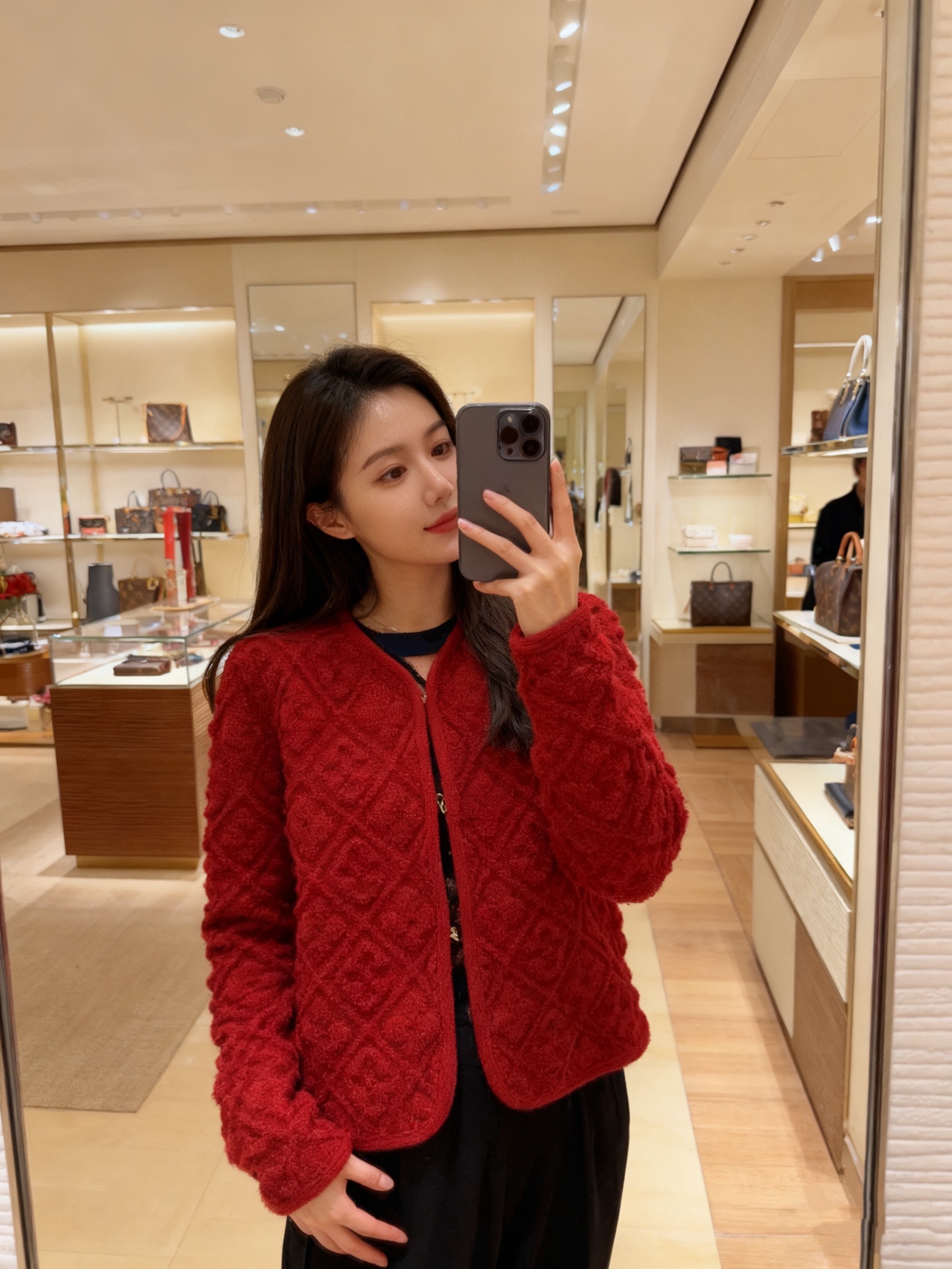 NO:720095,Style number G11262 LOUIS*Lvjia LV new high-end customized wool yarn fabric, three-dimensional rhombus embossed letter logo hardware buckle short fashion small V-neck long-sleeved knitted cardigan jacket!  Apricot, red, black, (M size shoulder width 39, bust 94, sleeve length 60, clothing length 56), Louis Vuitton - clothing, louis vuitton, louis vuitton, louis vuitton, louis vuitton, louis vuitton, jackets & coats,19860909款号G11262 LOUIS*驴家LV新款 高端定制羊毛纱线面料、立体感菱格压花字母logo五金扣短款时尚小V领长袖针织开衫外套！杏色、红色、黑色、（M码肩宽39,胸围94,袖长60,衣长56）,路易威登-服装,louis vuitton,louis vuitton,louis vuitton,louis vuitton,louis vuitton,jackets & coats,,Women's clothing