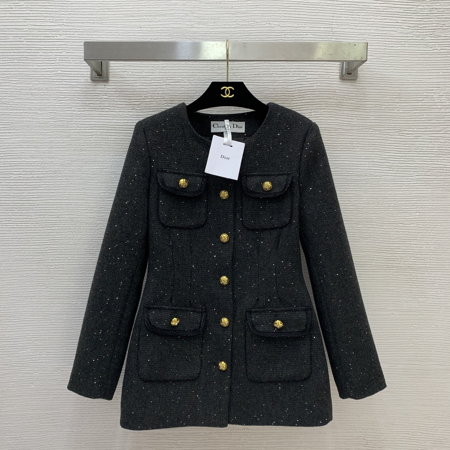 NO:709652,Model No. G26011362 Dio* new high-end customized wool blended sequined woven woolen fabric, four-pocket round neck and waist slimming jacket!  Gray, black, brown, (M size shoulder width 37 with shoulder pads, chest 88, sleeve length 58, dress length 70),, dior, jackets & coats,19860909款号G26011362 Dio*新款 高端定制羊毛混纺亮片编织粗纺面料、四口袋圆领收腰显瘦小香风气质外套！灰色、黑色、咖色、 （M码肩宽37有垫肩,胸围88,袖长58,衣长70）,,dior,jackets & coats,,Women's clothing
