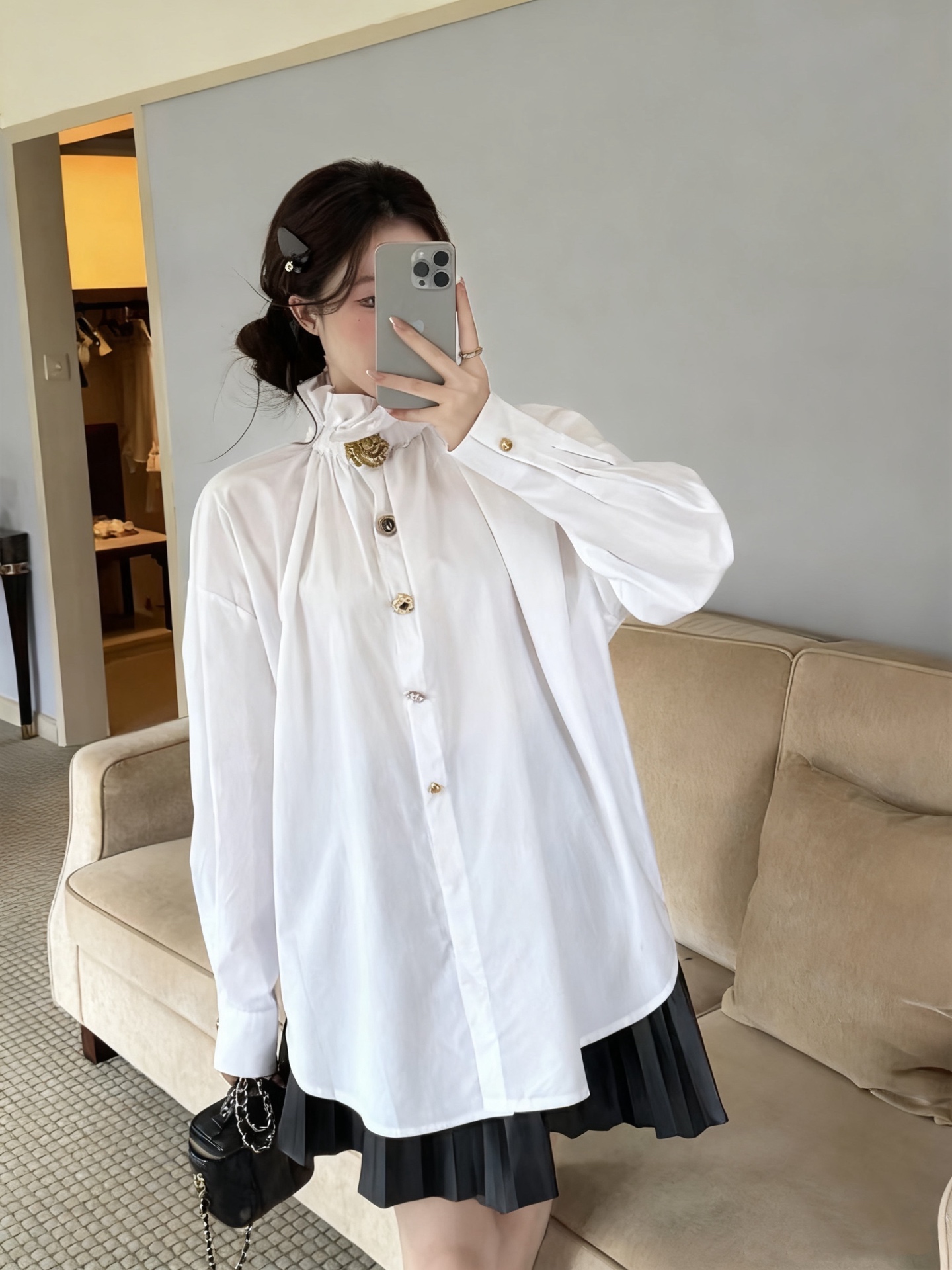 NO:702295,Model No. D26011385 Schiapare*li's new style, loose and fashionable pure cotton long-sleeved shirt decorated with special-shaped gemstone buttons and petal collar!  Burgundy, black, white, (M size shoulder width 64, bust 152, sleeve length 50, dress length 77), women's clothing,19860909款号D26011385 Schiapare*li夏帕瑞利新款 异形宝石钻扣装饰、花瓣领宽松时尚纯棉长袖衬衣！酒红、黑色、白色、 （M码肩宽64,胸围152,袖长50,衣长77）,女装,,Women's clothing