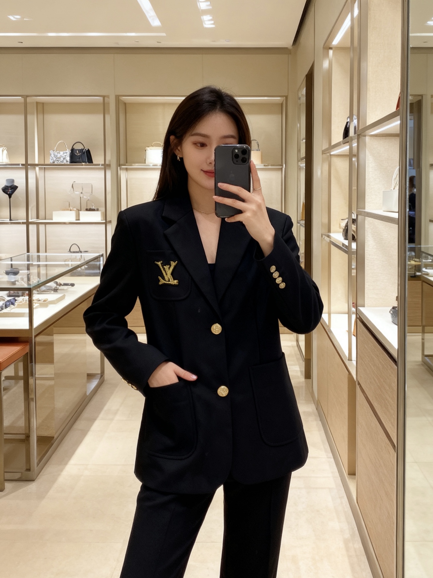 NO:702283,Style number D26011348 LOUIS*Lvjia LV new model 2026 early spring recommended item!  Pocket gold thread embroidered logo double pocket two button long sleeve blazer!  Black, (M size shoulder width 40 with shoulder pads, bust 98 ~ 102, sleeve length 61, clothing length 69), Louis Vuitton-clothing, louis vuitton, louis vuitton, louis vuitton, louis vuitton, louis vuitton, jackets & coats, business suit,19860909款号D26011348 LOUIS*驴家LV新款 2026年早春推荐单品！口袋金线刺绣logo徽标双口袋两粒扣长袖西装外套！黑色,（M码肩宽40有垫肩,胸围98～102,袖长61,衣长69）,路易威登-服装,louis vuitton,louis vuitton,louis vuitton,louis vuitton,louis vuitton,jackets & coats,business suit,,Women's clothing