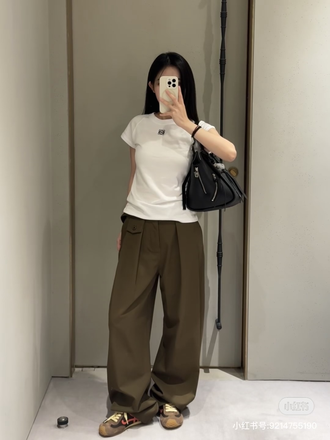 NO:709657,Model number D26011342 LOEW* new style letter logo accessories waist leather decoration pleated loose fashion commuter trousers casual trousers!  Black, brown, (M size waist 74, pants length 101) hair,,loewe,19860909款号D26011342 LOEW*新款 字母logo配件腰间皮革装饰压褶宽松时尚通勤西裤休闲长裤！黑色、咖绿色、（M码腰围74,裤长101）发,,loewe,,Women's clothing