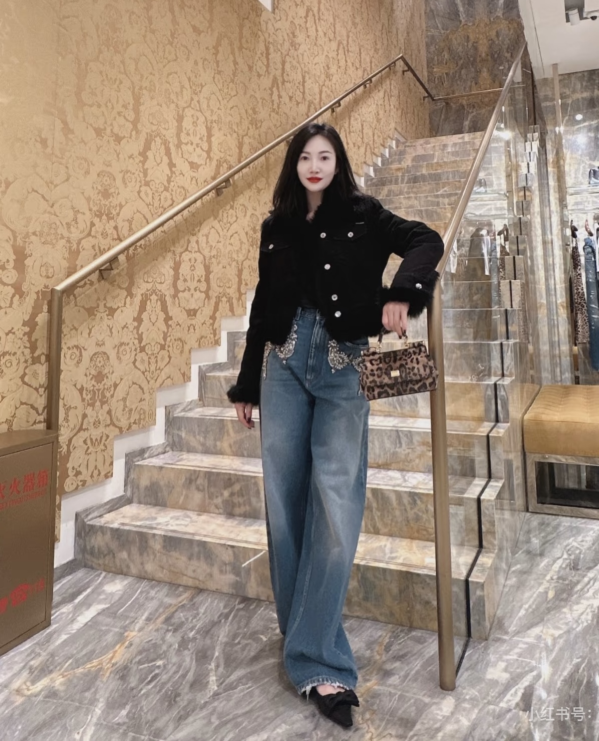 款号G 𝐃𝐨𝐥𝐜𝐞&𝐠𝐚𝐛𝐛𝐚𝐧𝐚杜嘉班纳DG新款 重工镶钻装饰后臀口袋金属徽标logo装饰百搭时尚直筒