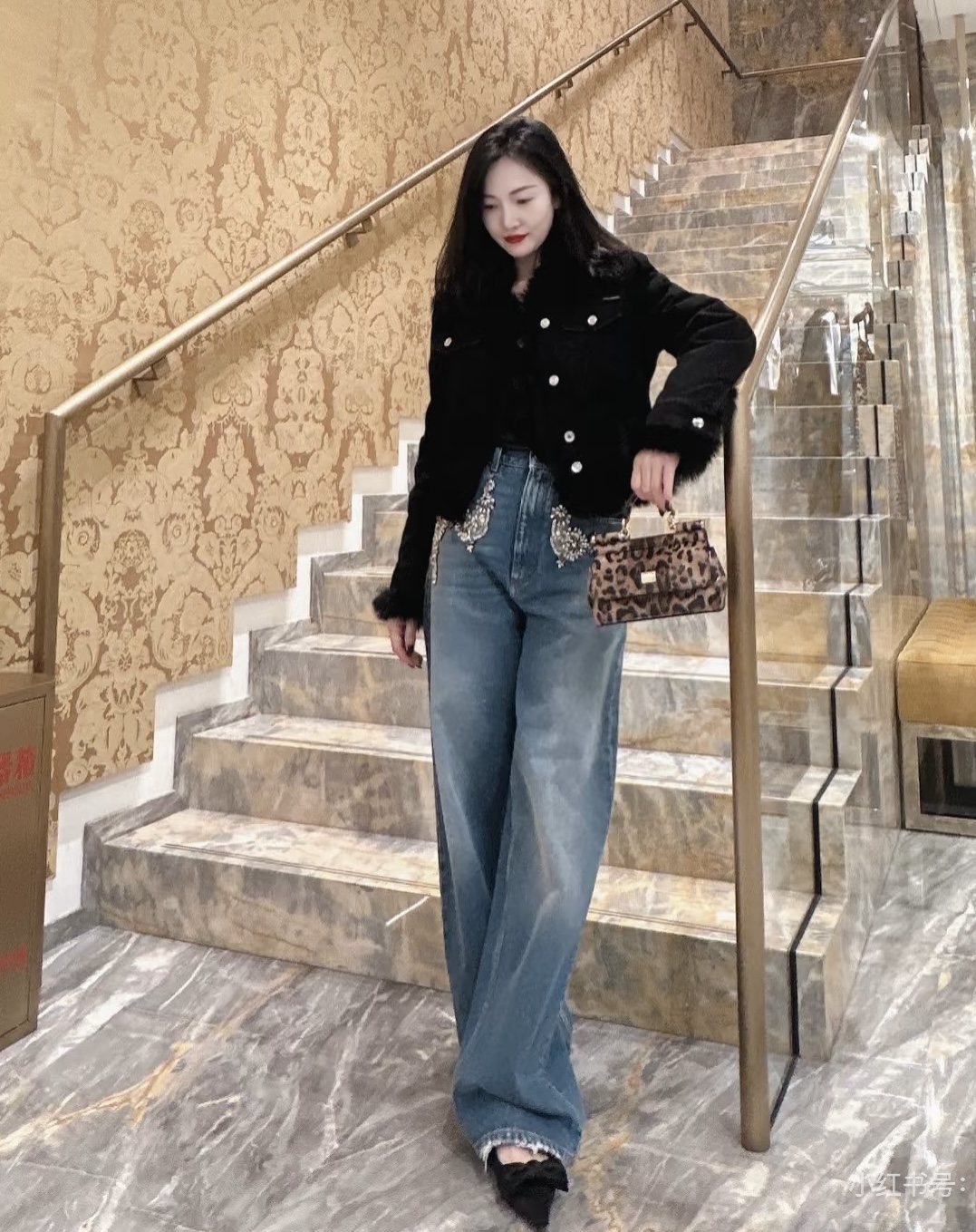 款号G 𝐃𝐨𝐥𝐜𝐞&𝐠𝐚𝐛𝐛𝐚𝐧𝐚杜嘉班纳DG新款 重工镶钻装饰后臀口袋金属徽标logo装饰百搭时尚直筒