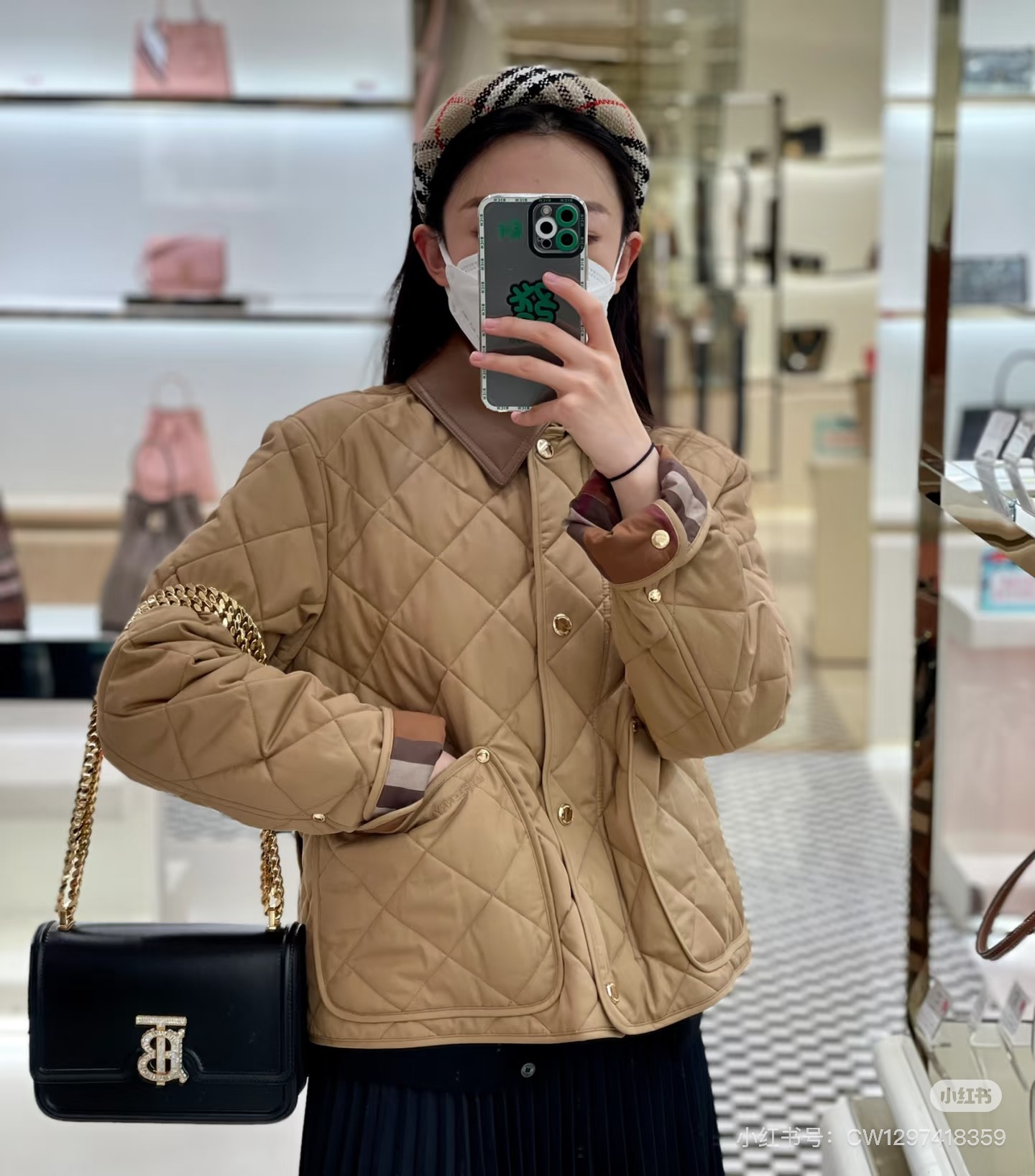 NO:710982,Model No. D26011543 BURBERR* new model B’s classic plaid lining leather lapel contrasting color stitching letter logo pocket side slit short plaid cotton jacket!  Black, brown, (M size shoulder width 42, bust 100, sleeve length 59, dress length 55), Burberry - clothing, burberry, jackets & coats,19860909款号D26011543 BURBERR*新款 B家经典格纹内里皮革翻领撞色拼接字母logo口袋侧开叉短款格纹棉服外套！黑色、咖色、 （M码肩宽42,胸围100,袖长59,衣长55）,博柏利-服装,burberry,jackets & coats,,Women's clothing