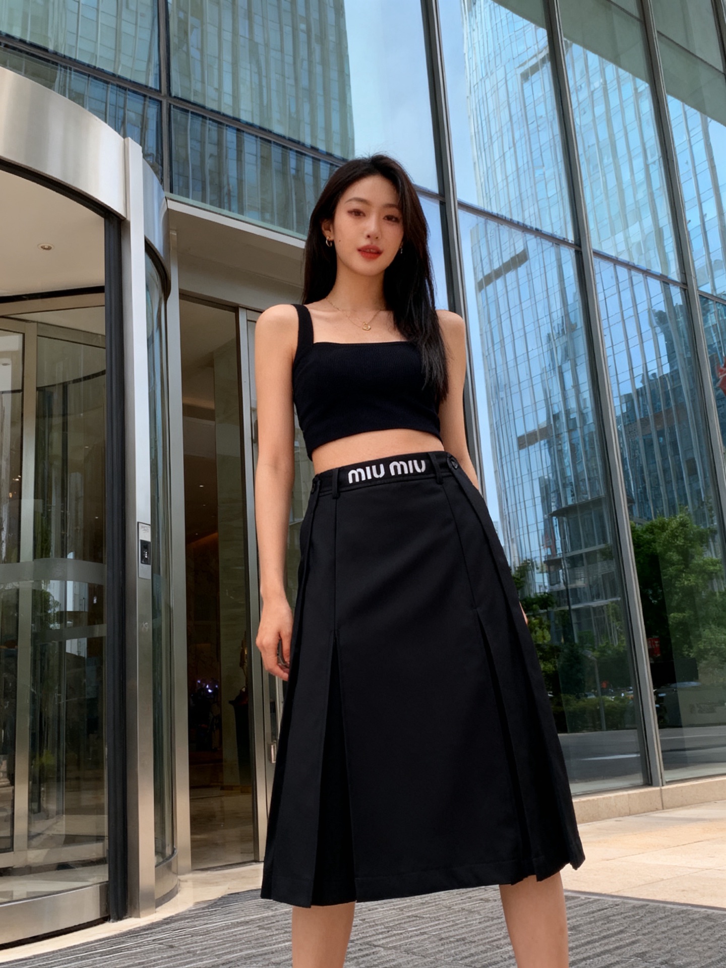 NO:710948,Model No. D26011672 MiuMi*Miaojia's new style waist letter logo embroidered logo buttoned design on both sides, fashionable and versatile mid-length skirt!  Black, gray, (M size waist 72, skirt length 76), Miu Miu-clothing, miumiu, skirts,19860909款号D26011672 MiuMi*缪家新款 腰间字母logo刺绣徽标两侧系扣设计时尚百搭中长款半身裙！黑色、灰色、（M码腰围72,裙长76）,缪缪-服装,miumiu,skirts,,Women's clothing