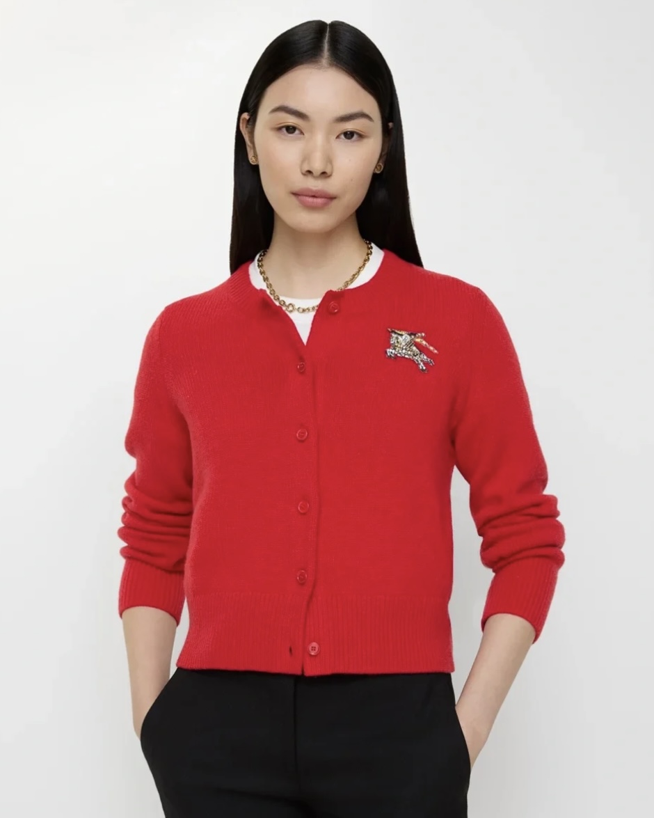 NO:714170,Model No. G26011728 BURBERR* New model, high-end customized B family classic knight war horse logo, heavy industry diamond bead decoration, short round neck long sleeve knitted cardigan top!  (Small size shoulder width 36, bust 92, sleeve length 66, dress length 53), Burberry - Clothing, burberry,19860909款号G26011728 BURBERR*新款 高端定制B家经典骑士战马标志重工镶钻钉珠装饰短款圆领长袖针织开衫上衣！（S码肩宽36,胸围92,袖长66,衣长53）,博柏利-服装,burberry,,Women's clothing