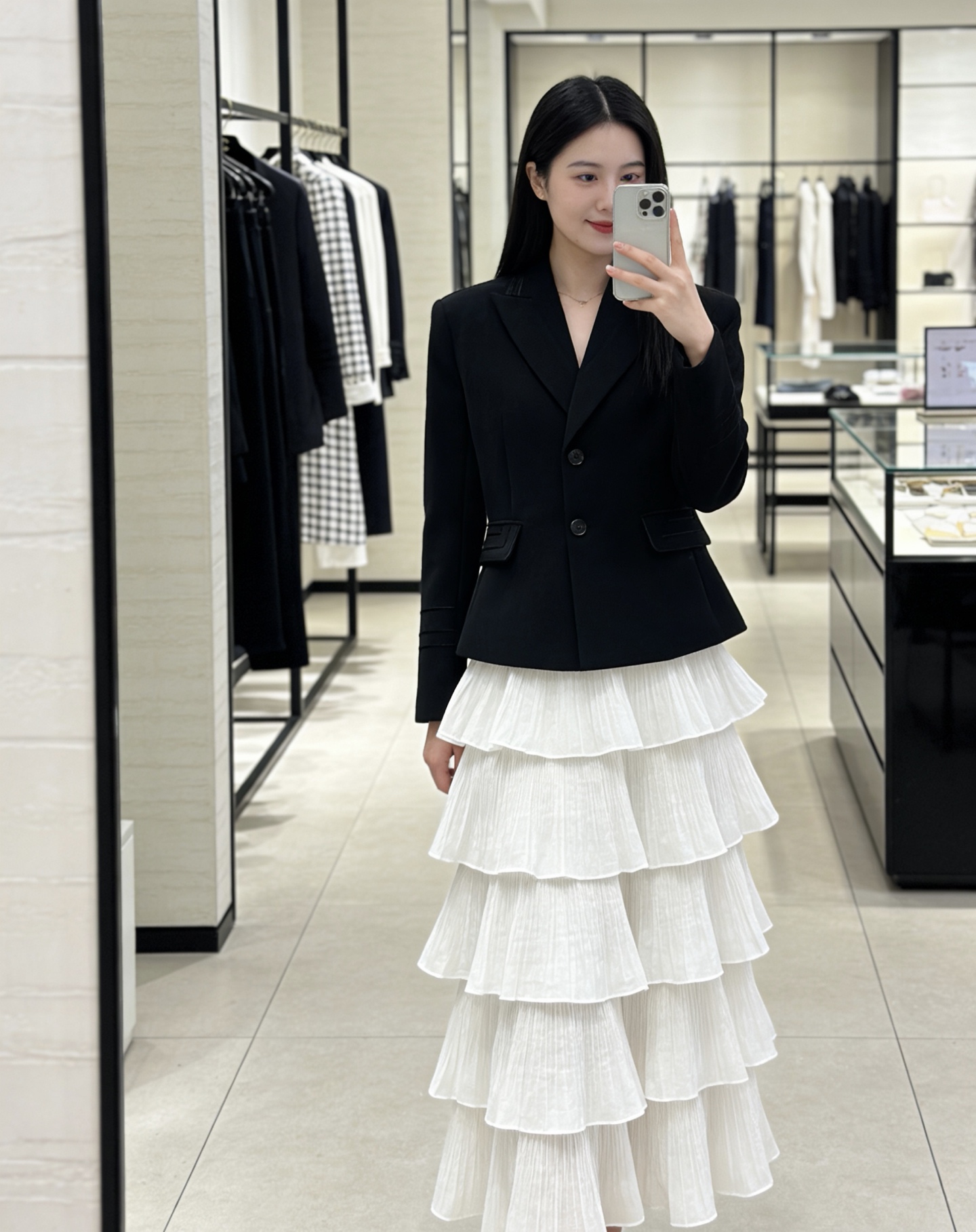 NO:713504,Style number G26011758 Dio* new model, high-end customized quality!  Original two-button slim fit short lapel long-sleeved blazer with letter logo buttons and contrasting stripes!  Off-white, black, (M size shoulder width 39 with shoulder pads, bust 92, sleeve length 59, dress length 59), dior, jackets & coats, business suit,19860909款号G26011758 Dio*新款 高端定制精品质量！原版字母logo纽扣撞色条纹两粒扣修身版短款翻领长袖西装外套！灰白色,黑色, （M码肩宽39有垫肩,胸围92,袖长59,衣长59）,,dior,jackets & coats,business suit,,Women's clothing