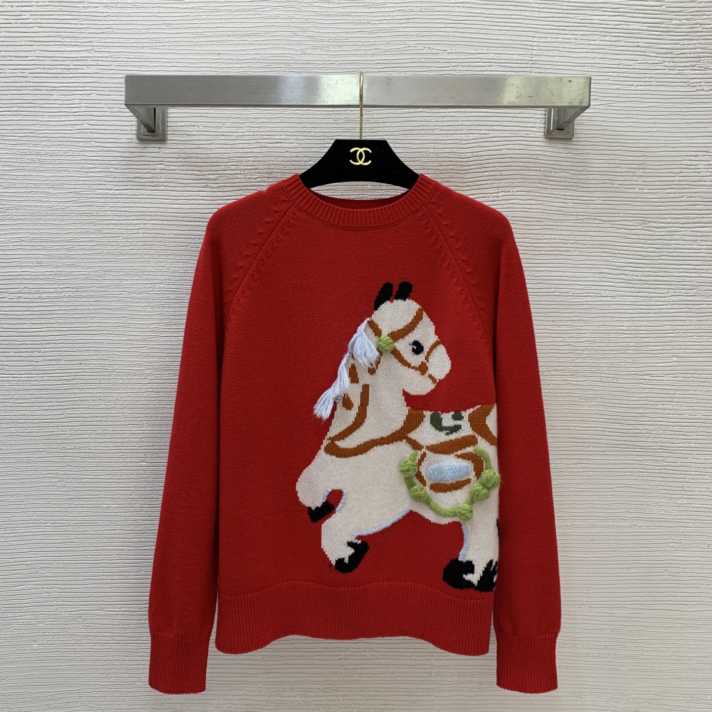 NO:715408,Style No. G11963 Editio*n’s new model is the same style as the star Gao Yuanyuan’s 2026 limited edition pony three-dimensional tassel jacquard fashionable and versatile round neck long-sleeved sweater top!  (M size bust 98, raglan sleeve length 58, dress length 57) Hair,,19860909款号G11963 Editio*n新款 明星高圆圆同款2026年限定小马立体流苏提花时尚百搭圆领长袖针织衫上衣！（M码胸围98,连肩袖长58,衣长57）发,,,Women's clothing