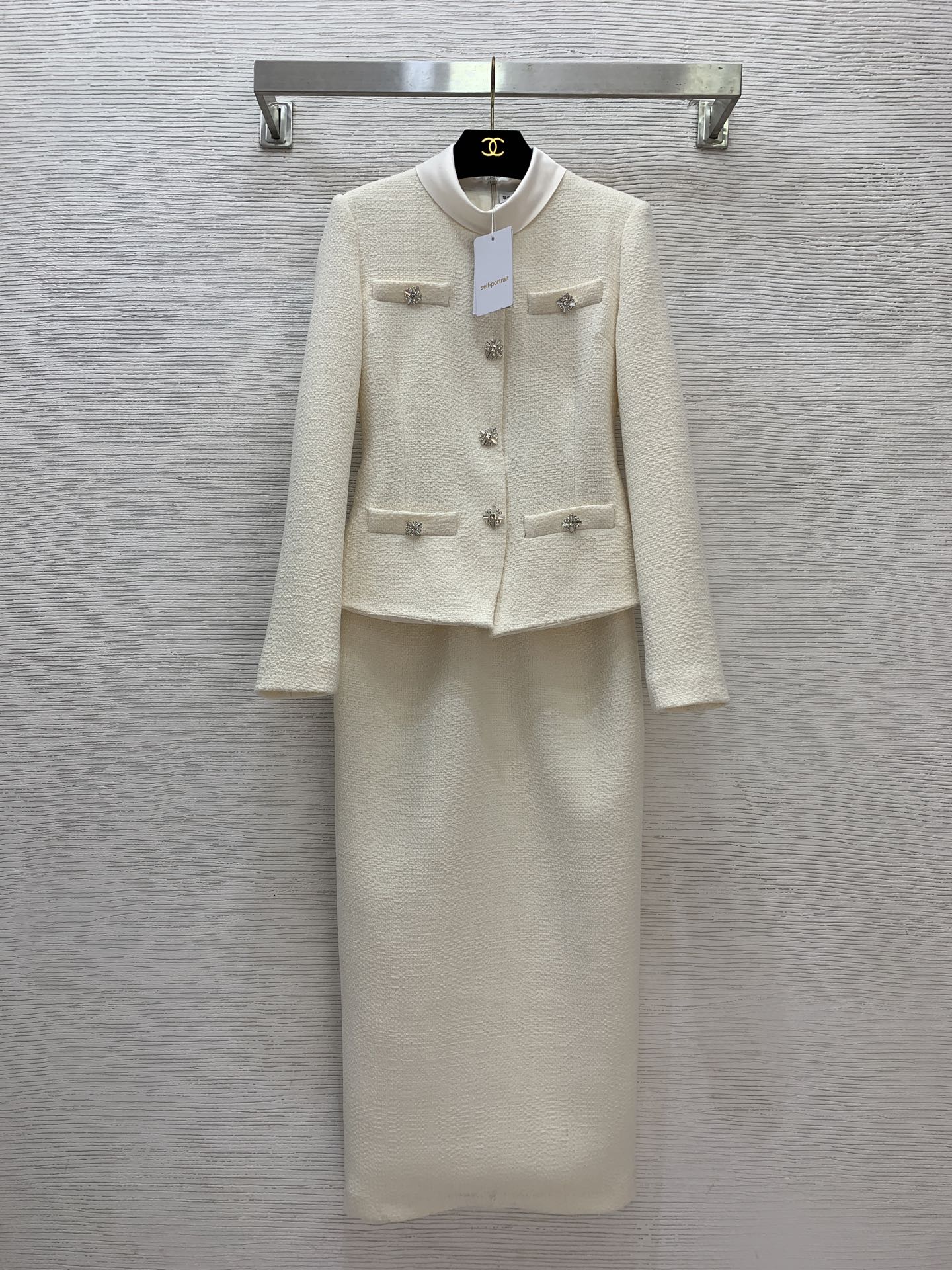 NO:714172,Model No. G26011958 Self-portrai* New model of SP's high-end custom-made quality, luxury diamond-encrusted flower buckle decoration fake two-piece elegant lady's slim long hip-hugging dress!  Apricot color, (M size bust 84~88, waist 70, sleeve length 60, skirt length 126), women's clothing, skirts,19860909款号G26011958 Self-portrai*新款SP家高端定制品质、奢华镶钻花扣装饰假两件气质名媛修身长款包臀连衣裙！杏色, （M码胸围84～88,腰围70,袖长60,裙长126）,女装,skirts,,Women's clothing