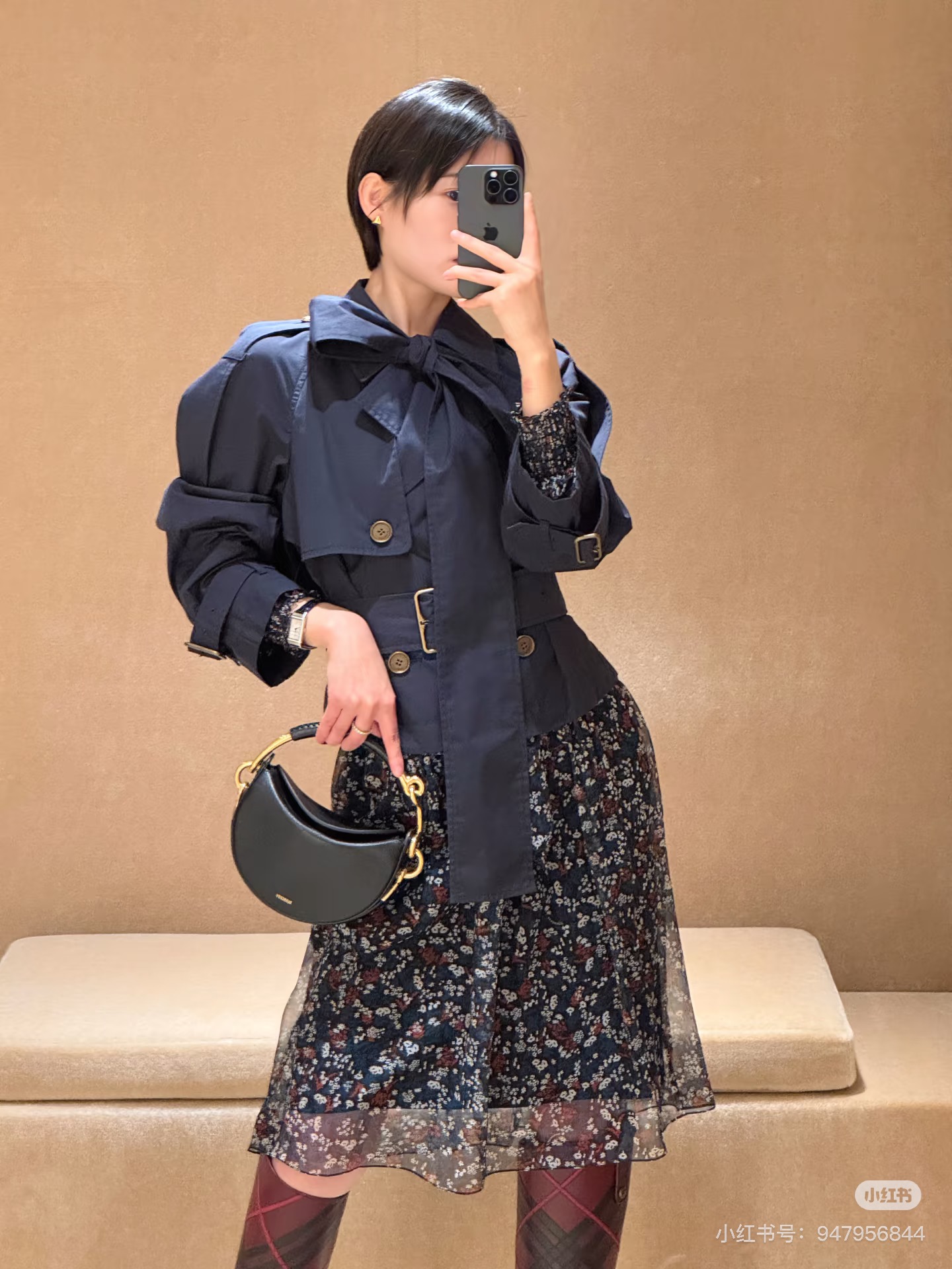 NO:714164,Style No. D26011943 BURBERR* 2026 early spring new style B's customized engraved logo buttons, double-breasted and waist-cinching short windbreaker jacket!  Navy blue, (M size bust 108, raglan sleeve length 72, dress length 56), Burberry - clothing, burberry, jackets & coats,19860909款号D26011943 BURBERR*2026年早春新款 B家定制刻字母Logo纽扣双排扣搭配腰带收腰显瘦短款风衣外套！藏蓝色,（M码胸围108,连肩袖长72,衣长56）,博柏利-服装,burberry,jackets & coats,,Women's clothing