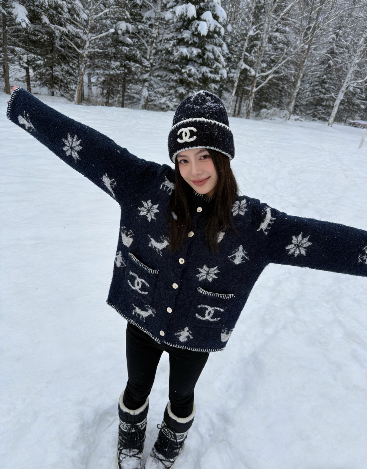 款号G CHANE*L新款 高端定制羊毛纱线混纺面料、雪花❄️小鹿🦌图案双C口袋系扣门襟圆领长袖针织开衫