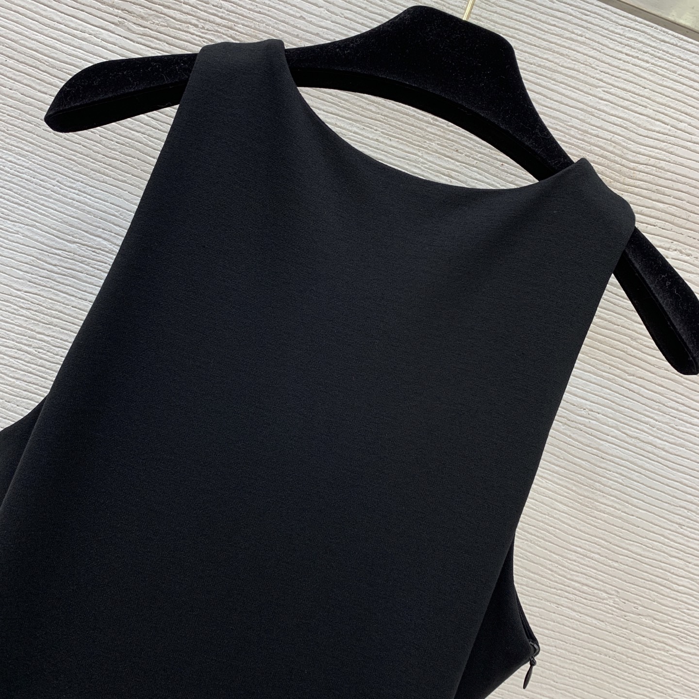 款号G VERSAC*新款定制辣妹风时尚性感双开叉裙摆设计金色别针扣装饰修身显瘦罗马棉无袖背心裙加长款连