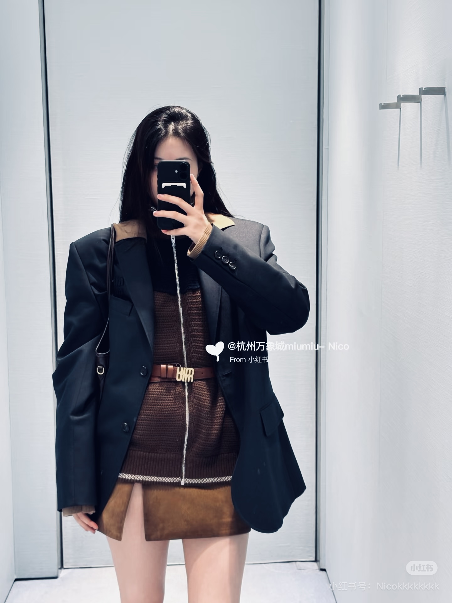 NO:714163,Style No. G26012028 MiuMi*Miaojia's new model, high-end high-end boutique customized wool blend fabric, crisp and stylish!  Stylish two-button wool blazer with letter logo decoration on the chest and topstitched edges with detachable threaded lapels!  Navy blue, khaki, (M size shoulder width 40 with shoulder pads, bust 98, sleeve length 63, dress length 68), Miumiu-clothing, miumiu, jackets & coats, business suit,19860909款号G26012028 MiuMi*缪家新款 高版本高端精品定制羊毛混纺面料 版型挺括有型！胸前字母logo徽标装饰、明线缝边可拆卸螺纹翻领个性时髦两粒扣羊毛西装外套！藏蓝色、卡其色、 （M码肩宽40有垫肩,胸围98,袖长63,衣长68）,缪缪-服装,miumiu,jackets & coats,business suit,,Women's clothing