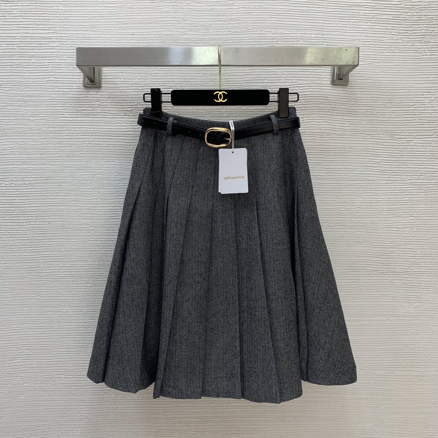 NO:716479,Style No. G26012287 Self-portrai* The new SP family’s high-end customized herringbone wool blend fabric, elegant, commuting, fashionable and versatile, high-waist pleated skirt, mid-length skirt with belt!  (M size high waist 66, skirt length 57) Hair,,skirts,19860909款号G26012287 Self-portrai*新款SP家高端定制人字纹羊毛混纺面料、气质通勤时尚百搭高腰压褶裙摆中长款半身裙配有腰带！ （M码高腰围66,裙长57）发,,skirts,,Women's clothing