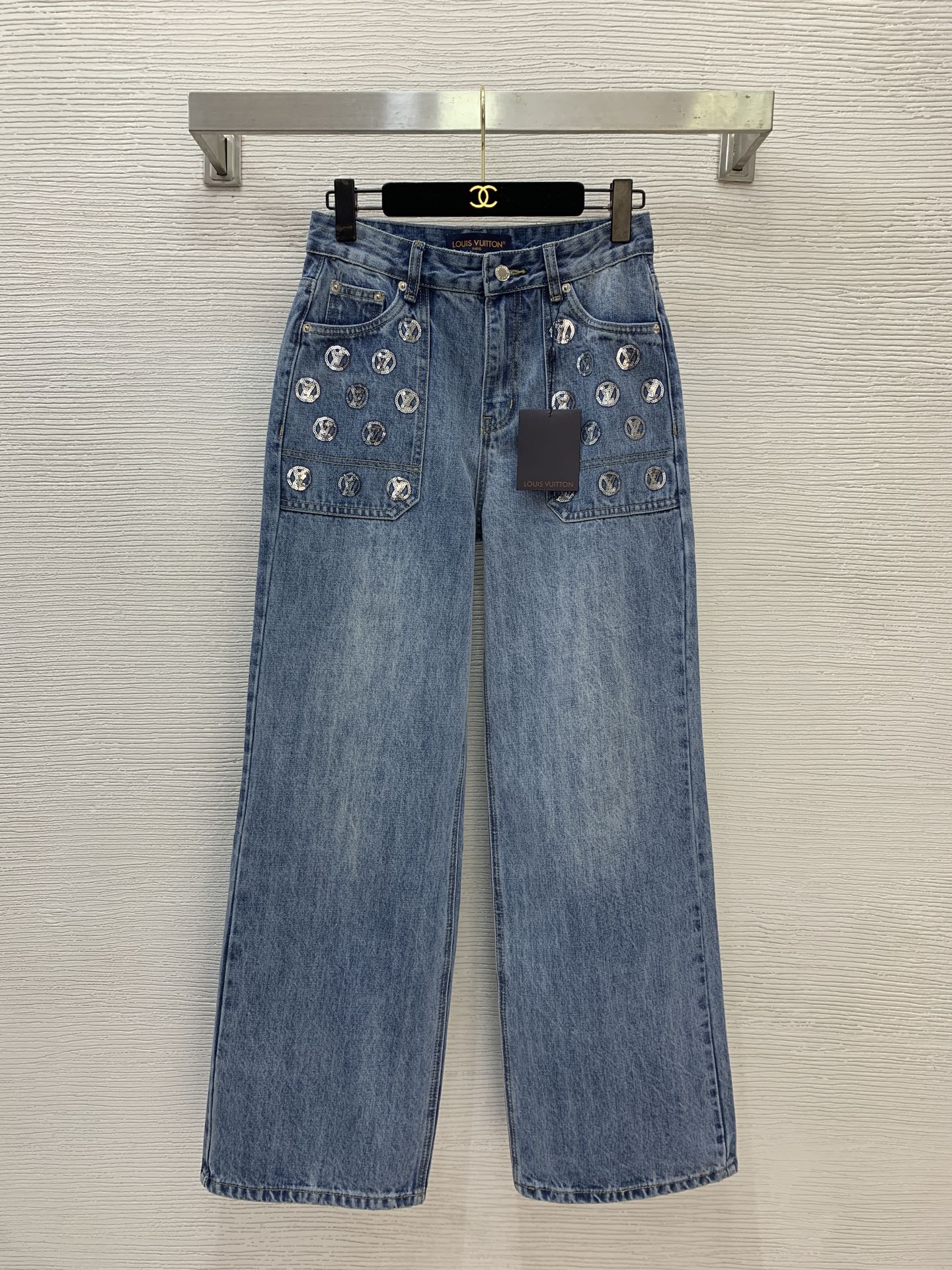 NO:716745,Style No. G26012384 LOUIS*Lvjia LV new model, high-end customized letter logo hardware accessories, heavy sequin embroidery decoration, fashionable and versatile jeans!  (M size waist 70, hip 94, pants length 105) hair,,louis vuitton,louis vuitton,louis vuitton,louis vuitton,jeans,19860909款号G26012384 LOUIS*驴家LV新款 高端定制字母logo五金配件、重工亮片刺绣装饰时尚百搭牛仔裤！（M码腰围70,臀围94,裤长105）发,,louis vuitton,louis vuitton,louis vuitton,louis vuitton,jeans,,Women's clothing
