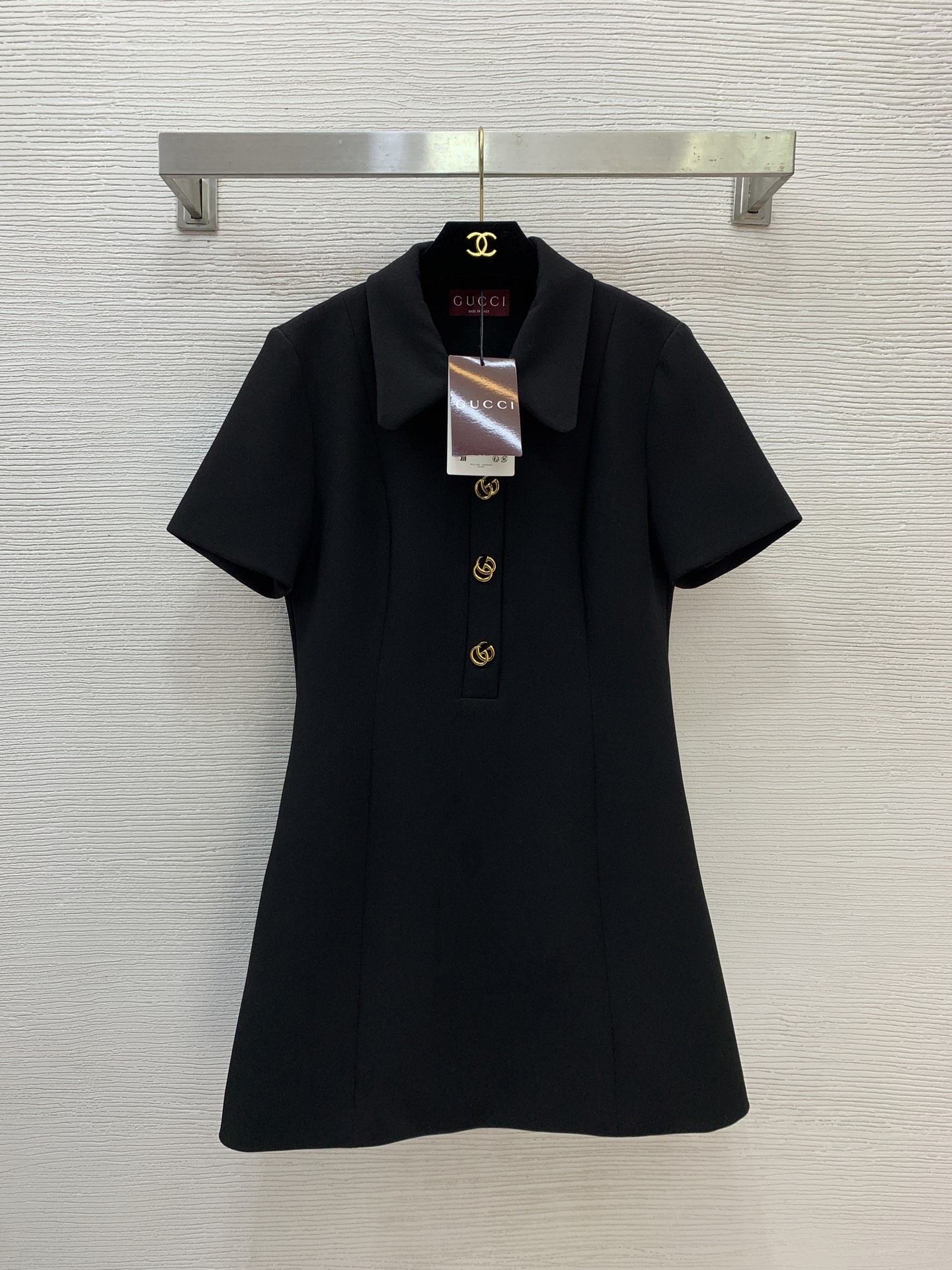 NO:714319,Style No. G26012 High version GUCC* new high-end boutique customized lining with presbyopic letter logo jacquard GG large metal buckle slim fit lapel short-sleeved dress!  Black, (L size shoulder width 39, bust 92, sleeve length 22, skirt length 83), Gucci-clothing, gucci, gucci, skirts, T-shirt,19860909款号G26012 高版本GUCC*新款 高端精品定制内衬老花字母logo提花GG大金属扣修身显瘦翻领短袖连衣裙！黑色,（L码肩宽39,胸围92,袖长22,裙长83）,古驰-服装,gucci,gucci,skirts,T-shirt,,Women's clothing