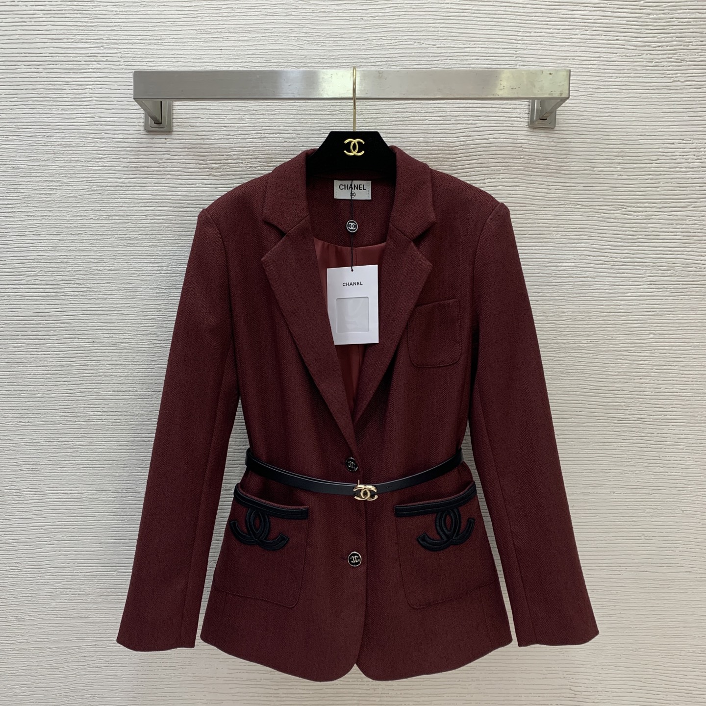 NO:716481,Style number G26012242 Chane* 2026 early spring new style, high-end customized herringbone wool blend fabric, double C pocket decoration, two-button small fragrance style suit jacket with belt!  (S size has shoulder width 40cm with shoulder pads, bust 98～102cm, sleeve length 59cm, dress length 70cm),,chanel,jackets & coats,business suit,19860909款号G26012242 Chane*2026年早春新款 高端定制人字纹羊毛混纺面料、双C口袋装饰两粒扣小香风西装外套配腰带！ （S码肩宽40有垫肩,胸围98～102,袖长59,衣长70）,,chanel,jackets & coats,business suit,,Women's clothing