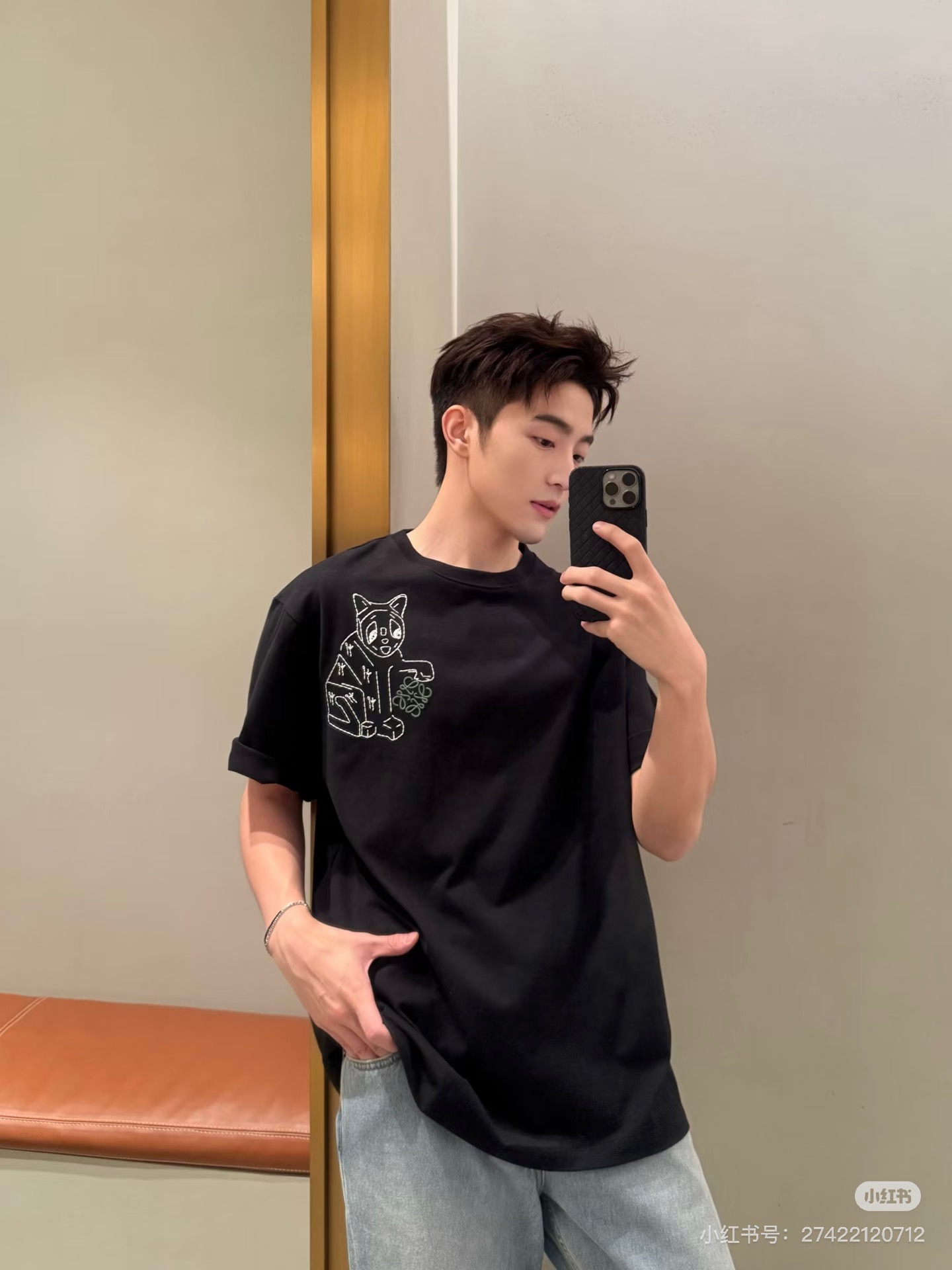 NO:714314,Model No. G26012343 Unisex LOEW*Lvjia LV new style, high-end customization, selected high-quality pure cotton fabrics, cartoon age-reducing fashion, heavy industry embroidery, Doraemon logo logo, loose and versatile, round neck, short-sleeved, large version T-shirt!  Pink, black, (M size shoulder width 44, chest 94, sleeve length 20, clothing length 64), Loewe-clothing, louis vuitton, louis vuitton, loewe, loewe, louis vuitton, T-shirt, tees, t-shirt,19860909款号G26012343 男女同款LOEW*驴家LV新款 高端定制精选优质纯棉面料、卡通减龄时尚重工刺绣机器猫咪logo标志宽松百搭圆领短袖大版T恤！粉色、黑色、 （M码肩宽44,胸围94,袖长20,衣长64）,罗意威-服装,louis vuitton,louis vuitton,loewe,loewe,louis vuitton,T-shirt,tees，t-shirt,,Women's clothing