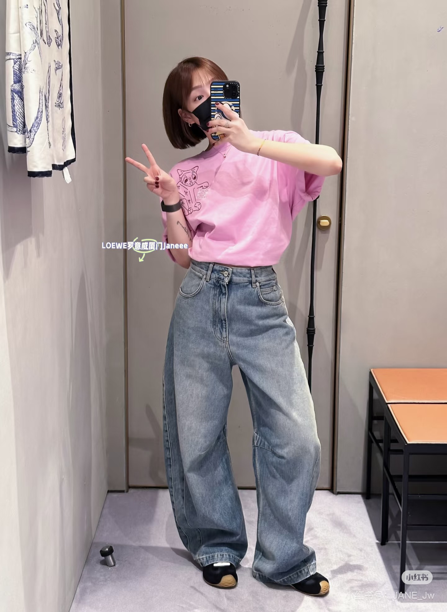 NO:717588,Model No. G26012343 Unisex LOEW*Lvjia LV new style, high-end customization, selected high-quality pure cotton fabrics, cartoon age-reducing fashion, heavy industry embroidery, Doraemon logo logo, loose and versatile, round neck, short-sleeved, large version T-shirt!  Pink, black, (M size shoulder width 44, chest 94, sleeve length 20, dress length 64) hair,,louis vuitton,louis vuitton,loewe,louis vuitton,T-shirt,tees,t-shirt,19860909款号G26012343 男女同款LOEW*驴家LV新款 高端定制精选优质纯棉面料、卡通减龄时尚重工刺绣机器猫咪logo标志宽松百搭圆领短袖大版T恤！粉色、黑色、 （M码肩宽44,胸围94,袖长20,衣长64）发,,louis vuitton,louis vuitton,loewe,louis vuitton,T-shirt,tees，t-shirt,,Women's clothing