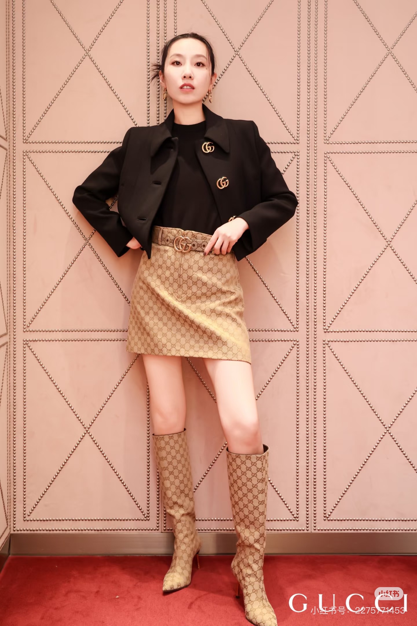 NO:716740,Model No. G26012339 High version GUCC* new high-end boutique customized lining with presbyopic letter logo jacquard GG large metal buckle temperament versatile short long-sleeved lapel jacket!  Black, (L size shoulder width 40cm with shoulder pads, bust 100cm, sleeve length 57cm, dress length 46cm) hair,,gucci,jackets & coats,19860909款号G26012339 高版本GUCC*新款 高端精品定制内衬老花字母logo提花GG大金属扣气质百搭短款长袖翻领外套！黑色,（L码肩宽40有垫肩,胸围100,袖长57,衣长46）发,,gucci,jackets & coats,,Women's clothing