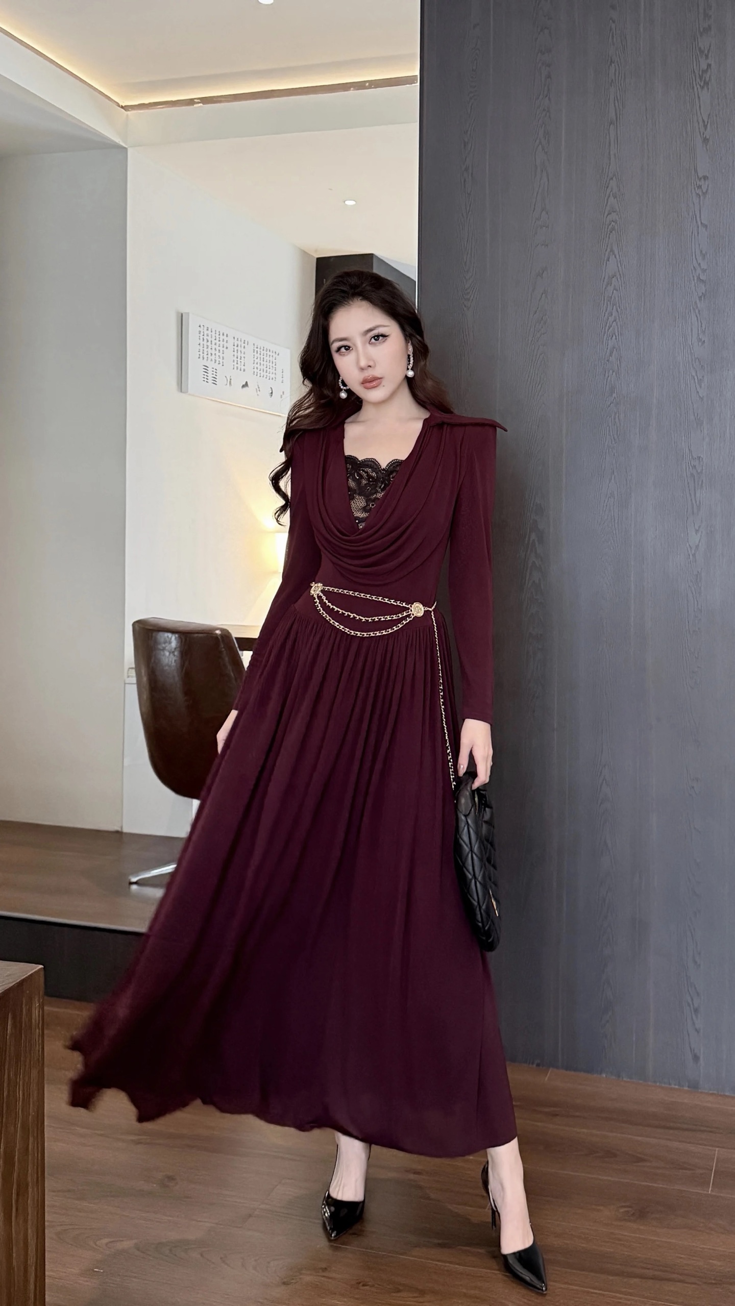 NO:733707,Model No. G26012456 Chane* new model, high-end custom-made super drapey elastic cotton fabric, fake two-piece lace stitching on the neckline, waist slimming, large skirt, lapel long-sleeved dress, free small waist chain!  Purple red, black, (L size shoulder width 40 with shoulder pads, bust 82~92, waist 76, sleeve length 58, skirt length 129) hair, chanel, skirts,19860909款号G26012456 Chane*新款 高端定制超强垂坠感弹力棉面料、领口蕾丝花边拼接假两件设计收腰显瘦大裙摆翻领长袖连衣裙赠送小香腰链！紫红色、黑色、 （L码肩宽40有垫肩,胸围82～92,腰围76,袖长58,裙长129）发,,chanel,skirts,,Women's clothing
