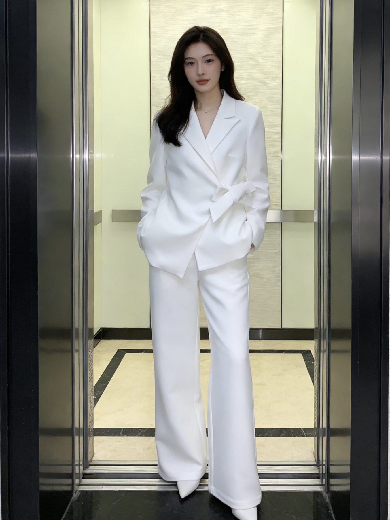 NO:722945,The highest version on the market, the girl will inspect the goods, trim the three marks on the threads, and ship the goods. If you want quality and service, please add me on WeChat. We will not accept urgent orders. Model No. G26012657 McQueen MCQ. The new highest version on the market, the girl will inspect the goods, trim the three marks on the threads, and ship the goods. If you want quality and service, please add me on WeChat. We will not accept urgent orders. High-end customized simple and stylish two-piece suit!  Slim-fitting suit jacket with bow tie placket and zipper placket, mid-high waist, loose wide-leg trousers!  (M size has shoulder width 38cm with shoulder pads, bust 84~88, sleeve length 57, dress length 68; waist 62~72, back elastic, pants length 100), women's clothing, alexander mcqueen, jackets & coats, business suit,19860909市面最高版本小妹验货、修剪线头上三标、发货可发图及拍视频,要品质要服务的加我微信,不接急单.款号G26012657 麦昆MCQ新市面最高版本小妹验货、修剪线头上三标、发货可发图及拍视频,要品质要服务的加我微信,不接急单.款 高端定制简约时尚气质西服两件套装！蝴蝶结绑带门襟修身显瘦西装外套拉链门襟中高腰宽松阔腿西裤长裤！ （M码肩宽38有垫肩,胸围84～88,袖长57,衣长68；腰围62～72后背可松紧,裤长100）,女装,alexander mcqueen,jackets & coats,business suit,,Women's clothing