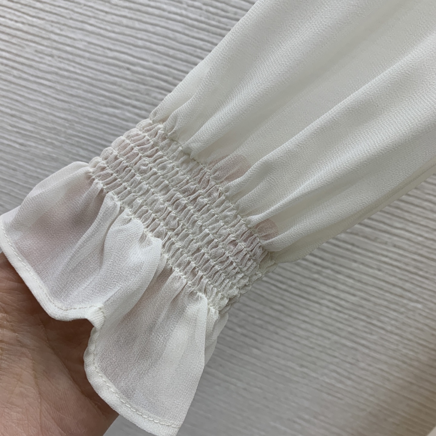 款号G VALENTI*O家新款 高端定制重工珠片装饰雪纺纱袖拼接修身显瘦长袖连衣裙！杏色、黑色、𝑺 𝑴