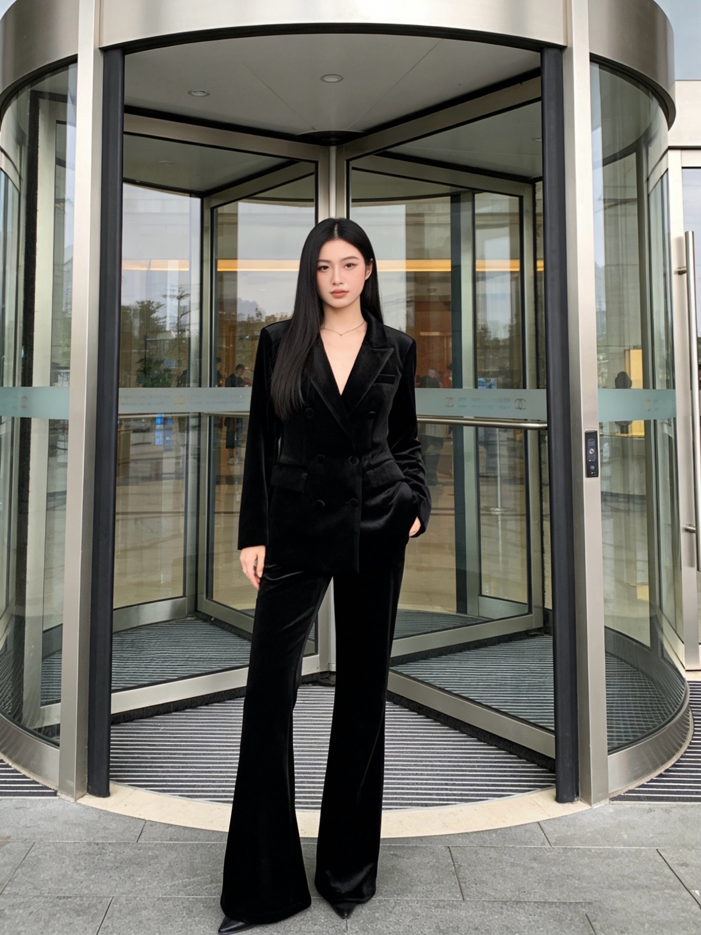 NO:720185,Style No. G26012754 BALMAI*N's new workplace femininity commuting velvet suit!  Double-breasted slim fit blazer, slightly flared stovepipe trousers and trousers!  Black, (M size shoulder width 38 with shoulder pads, bust 84~88, sleeve length 57, dress length 66; waist 70, hip 90, pants length 103), Balmain-clothing, balmain, balmain, jackets & coats, business suit,19860909款号G26012754 BALMAI*N巴曼新款 职场女性气质通勤丝绒套装！双排扣修身显瘦西装外套微喇叭瘦腿长裤西裤！黑色、（M码肩宽38有垫肩,胸围84～88,袖长57,衣长66；腰围70,臀围90,裤长103）,巴尔曼-服装,balmain,balmain,jackets & coats,business suit,,Women's clothing