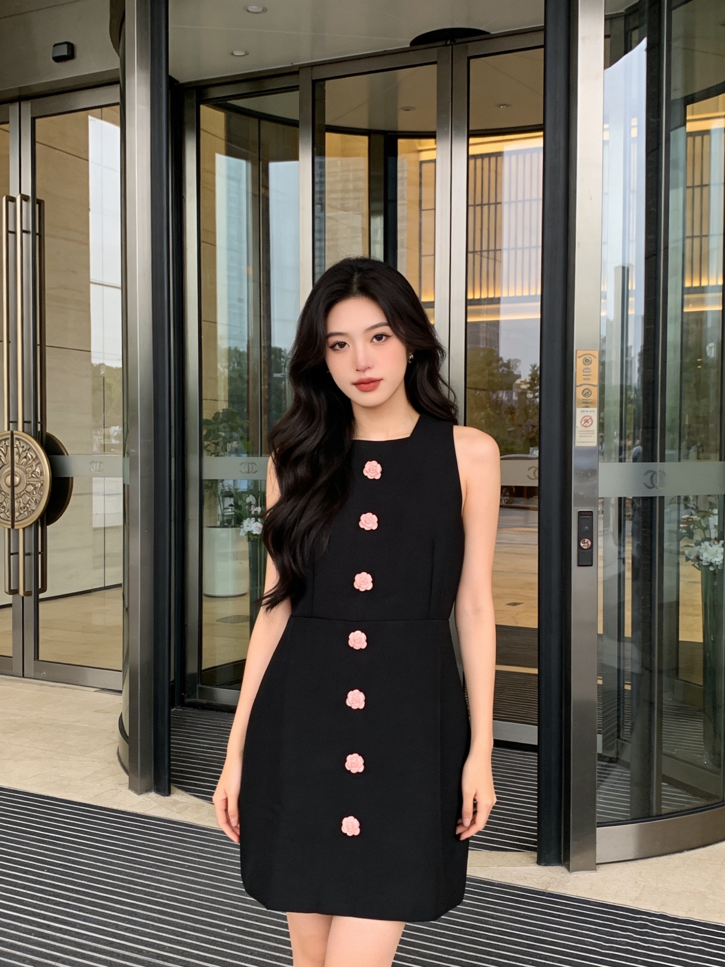 NO:730879,Model No. D26012743 Balmai's latest custom-made pink flower button-decorated small square neck waist slimming sleeveless vest dress!  Black, (M size bust 94, waist 82, skirt length 87) hair, balmain, skirts,19860909款号D26012743 Balmai*新款 定制粉色花朵纽扣装饰小方领掐腰显瘦无袖背心连衣裙！黑色,（M码胸围94,腰围82,裙长87）发,,balmain,skirts,,Women's clothing