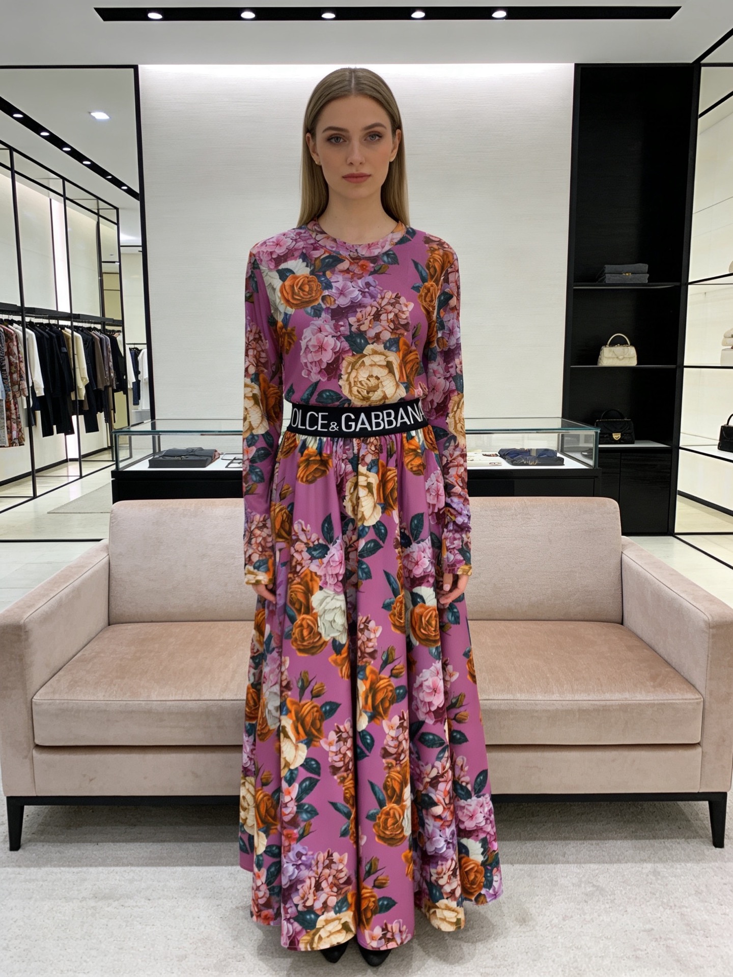 NO:720188,Style No. D26012746 & Dolce & Gabbana DG* new fashion two-piece suit with floral print all over!  Slim-fitting round neck long-sleeved mesh top with letter logo webbing and large hem long high-waisted skirt!  (M size shoulder width 38, bust 84, sleeve length 59, dress length 58; waist 60 stretchable, skirt length 89), Dolce & Gabbana - Clothing, Dolce&Gabbana, skirts,19860909款号D26012746 &杜嘉班纳DG*新款 满身花卉印花时尚两件套装！修身显瘦圆领长袖网纱上衣字母logo织带拼接大裙摆长款高腰半身裙！ （M码肩宽38,胸围84,袖长59,衣长58；腰围60可弹力,裙长89）,杜嘉班纳-服装,Dolce&Gabbana,skirts,,Women's clothing