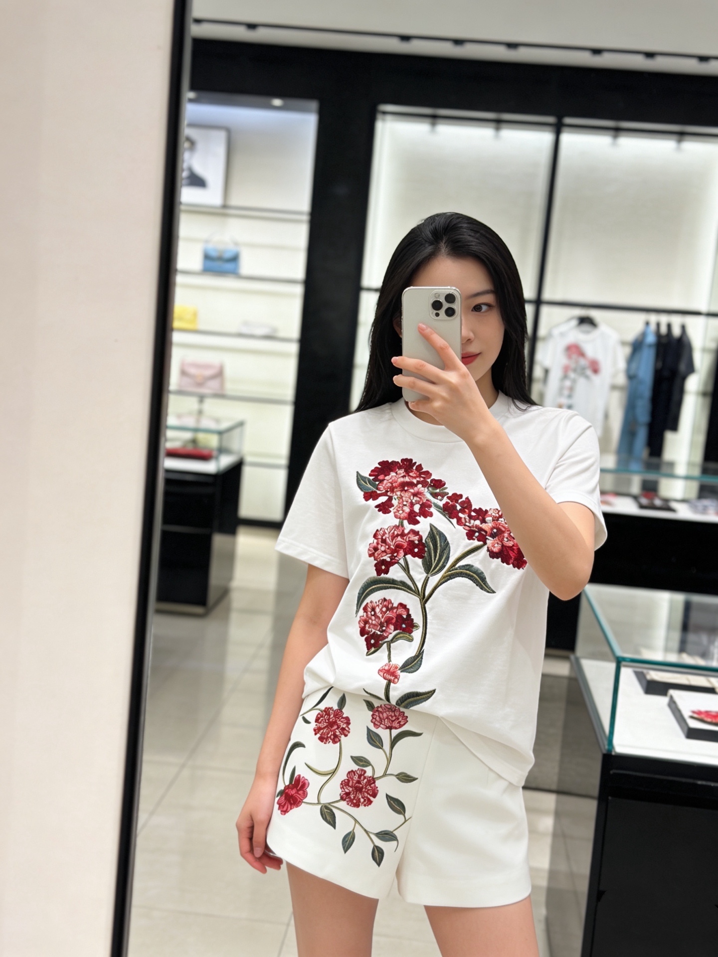 款号G 𝐃𝐨𝐥𝐜𝐞&𝐠𝐚𝐛𝐛𝐚𝐧𝐚杜嘉班纳DG*新款重工刺绣休闲时尚两件套装！精选优质棉面料圆领短袖t恤