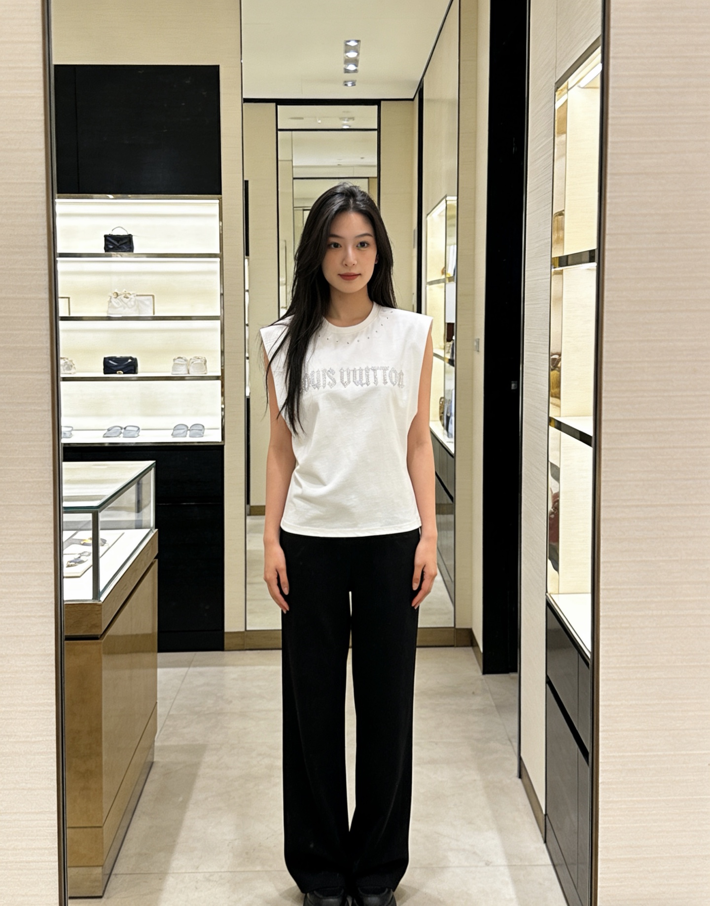 款号D LOUIS*驴家LV新款 重工铆钉字母logo徽标装饰修身显瘦坎肩式圆领小背心t恤上衣！黑色、白