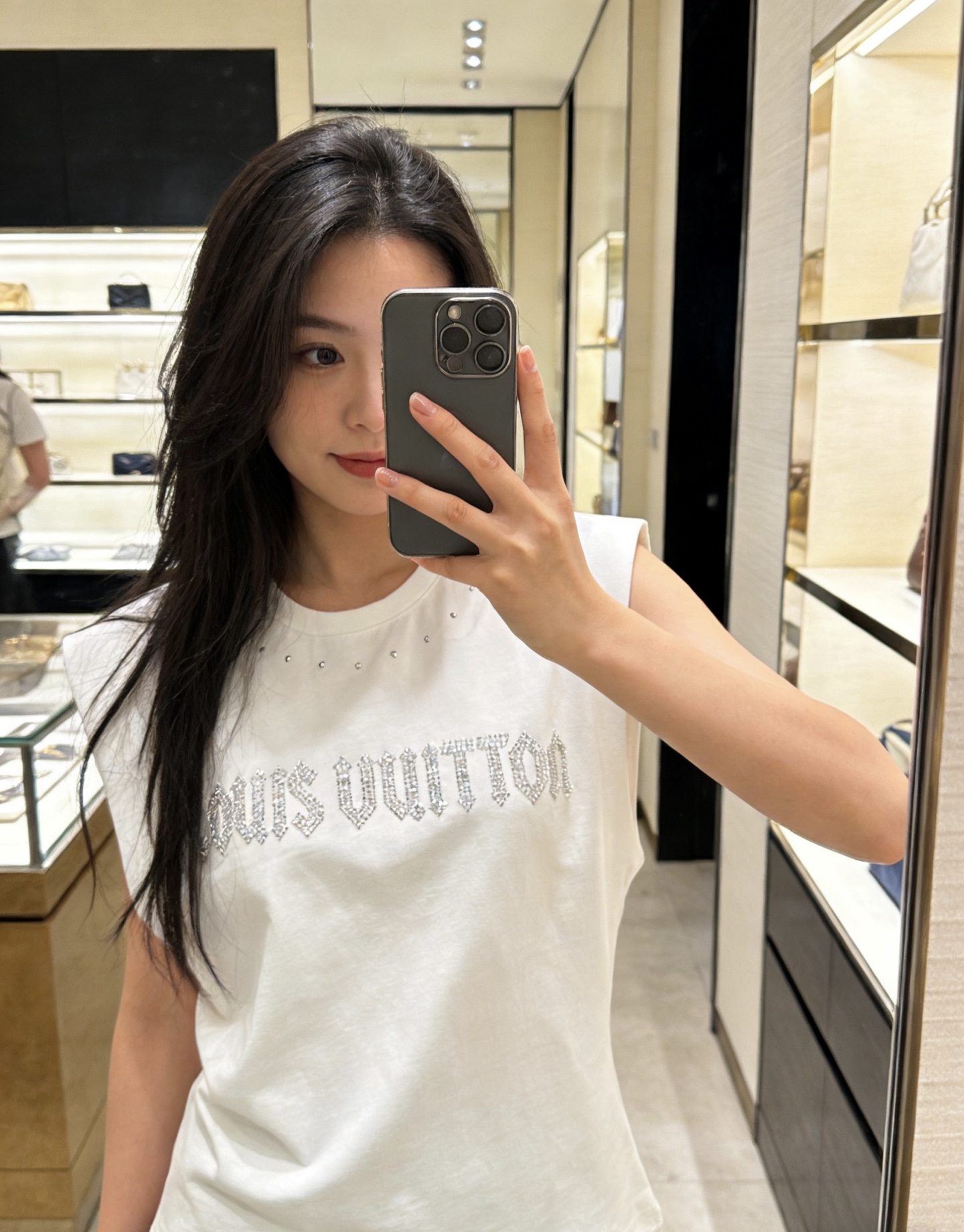 NO:720161,Model No. D26012842 LOUIS*LV’s new heavy industry rivet letter logo logo decoration slim waistcoat style round neck vest T-shirt top!  Black, white, (M size shoulder width 46, bust 88, length 59), Louis Vuitton-clothing, louis vuitton, louis vuitton, louis vuitton, louis vuitton, louis vuitton, tees, t-shirt,19860909款号D26012842 LOUIS*驴家LV新款 重工铆钉字母logo徽标装饰修身显瘦坎肩式圆领小背心t恤上衣！黑色、白色、（M码肩宽46,胸围88,衣长59）,路易威登-服装,louis vuitton,louis vuitton,louis vuitton,louis vuitton,louis vuitton,tees，t-shirt,,Women's clothing