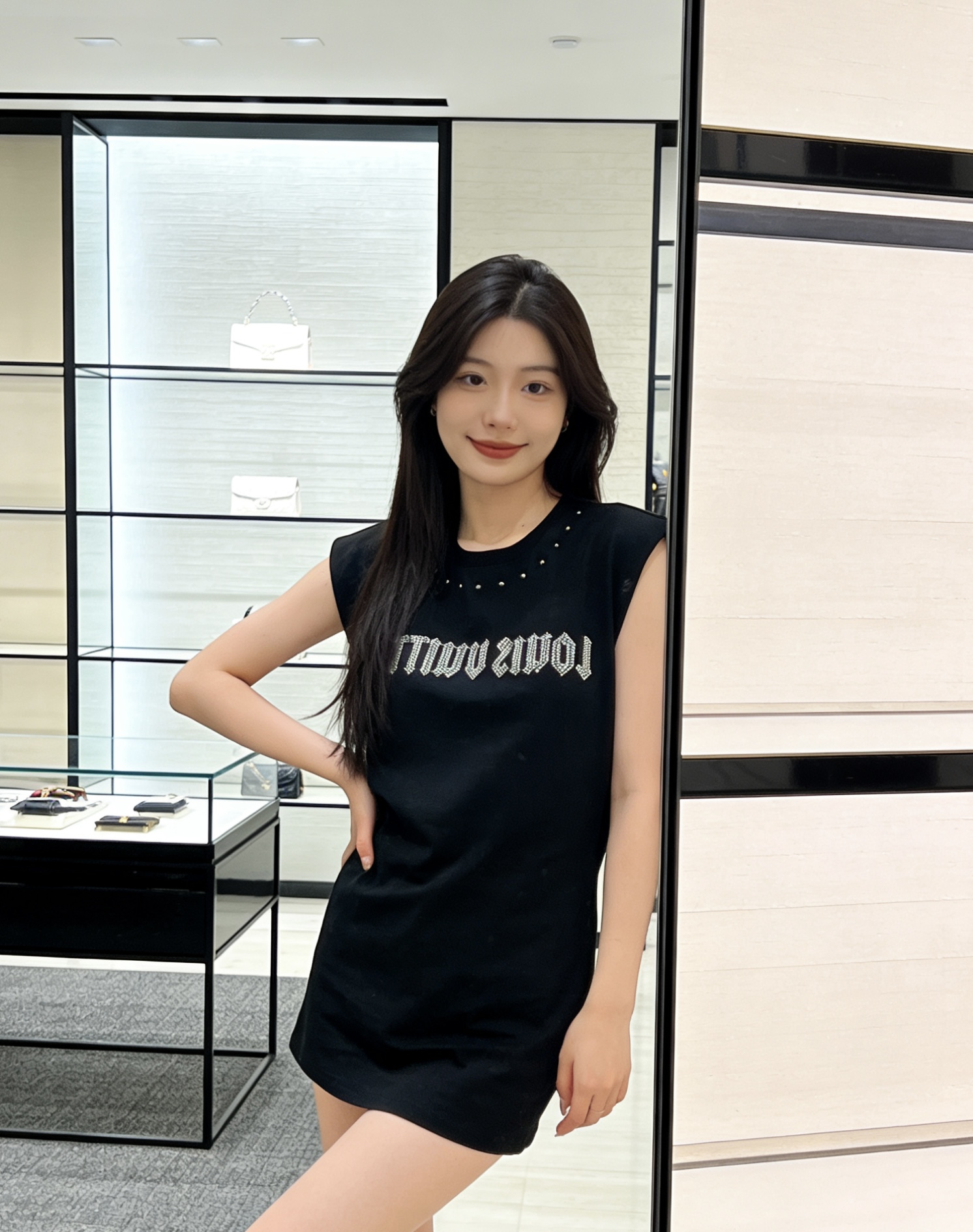 款号D LOUIS*驴家LV新款 重工铆钉字母logo徽标装饰修身显瘦坎肩式圆领小背心t恤上衣！黑色、白